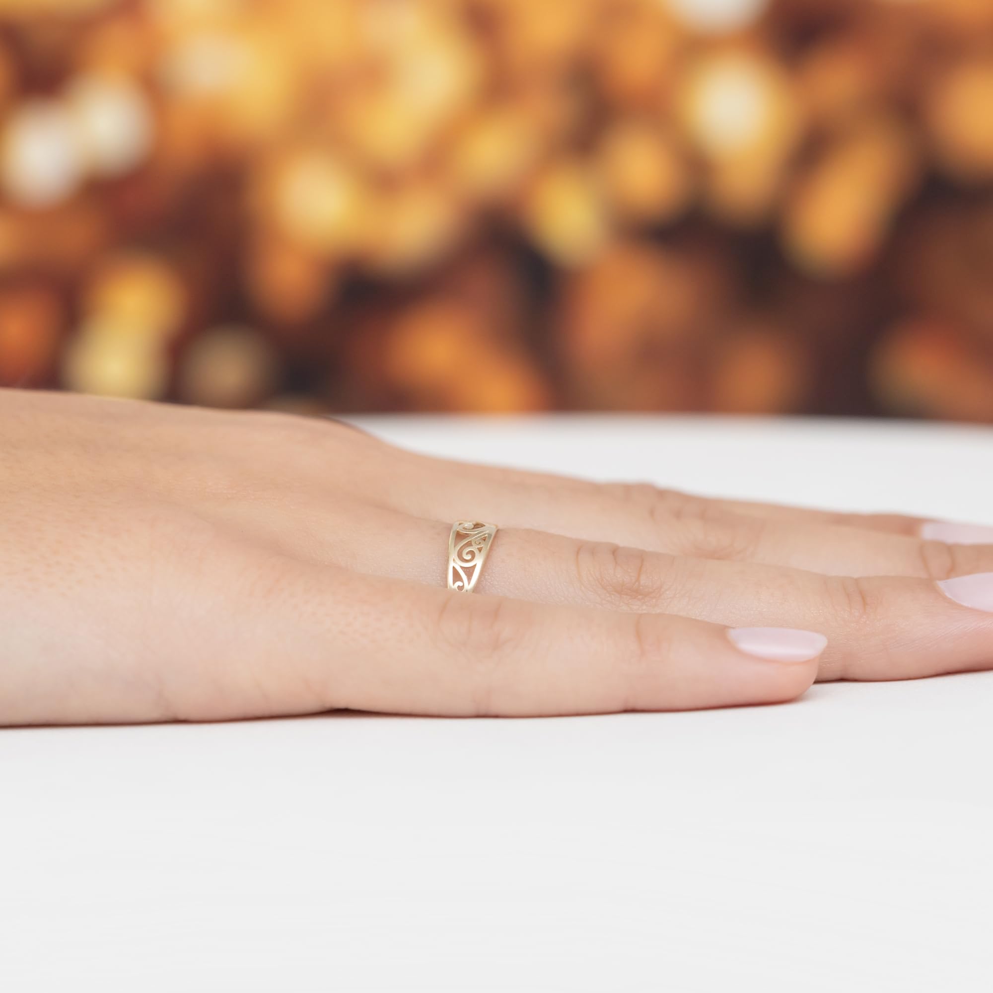 MARKO Goldring Damen 333 Echtgold – 8 Karat Gelbgold Ring mit Herzmotiv, romantischer Damenring, Goldschmuck Geschenk für Frauen