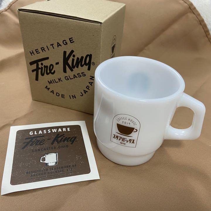 Starbucks Coffee - 値下げしました。スターバックス Fire-King MILK GLASS スターバックス＆fragment designよりFire-King製グラスマグを用