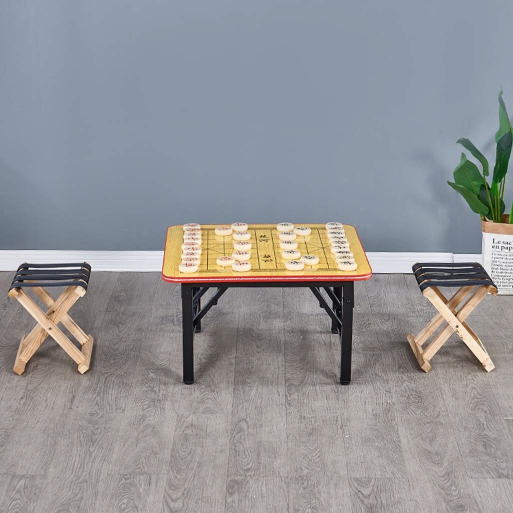 Table de petit déjeuner pliante et chaises pour un studio chaleureux