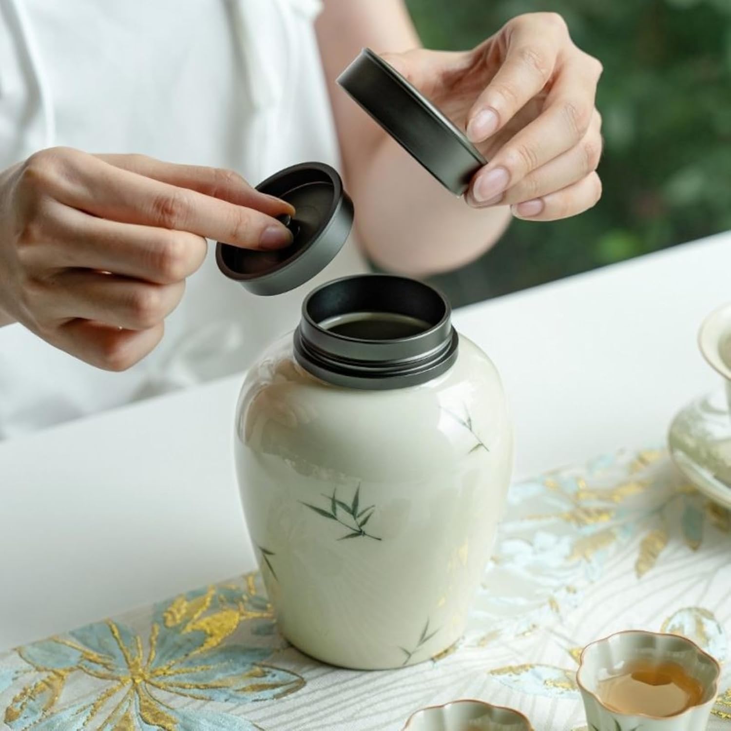Hand-drawn Ceramics Tea Caddy, 670ml 22.9oz, Household Tea Storage Jar Sealed Jar
