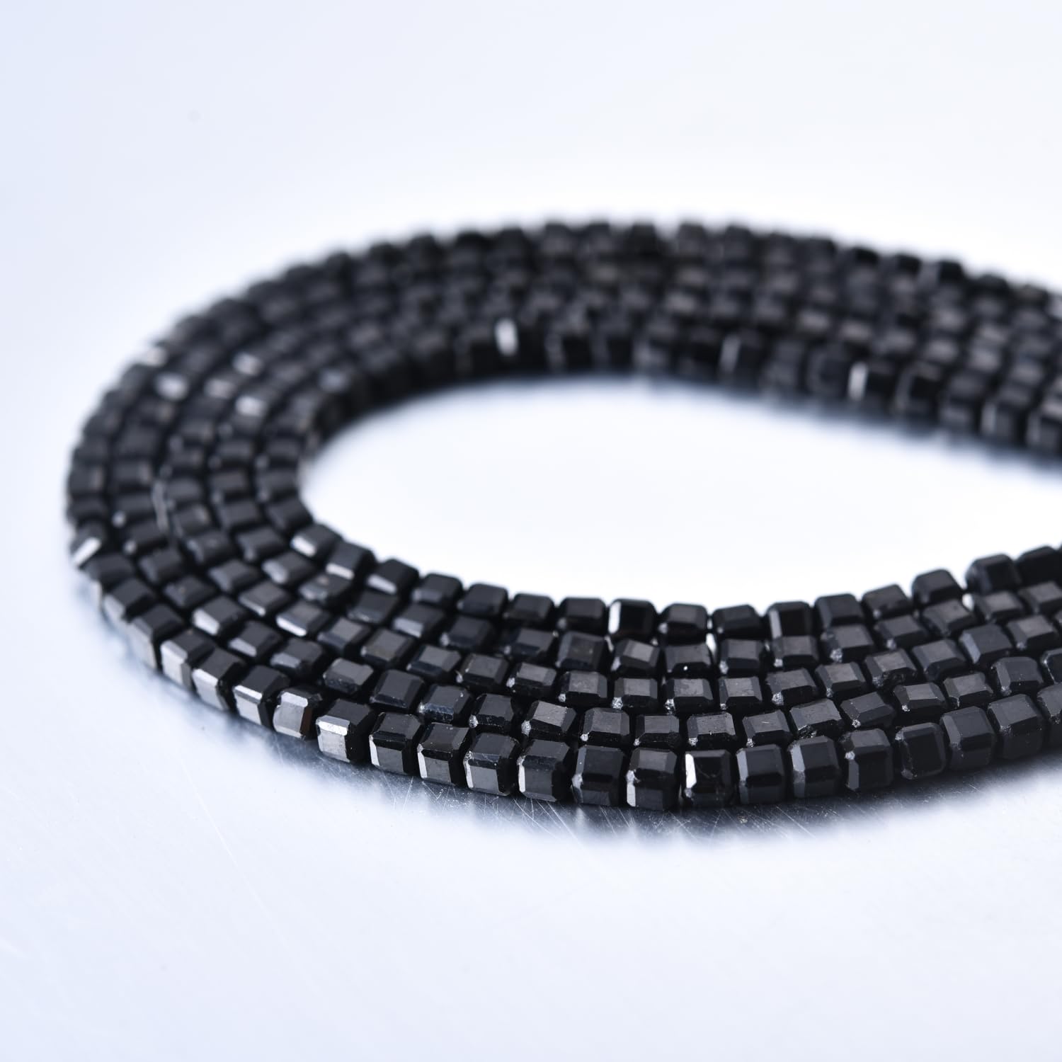 Perles en pierre de tourmaline noire pour créer vos propres bijoux