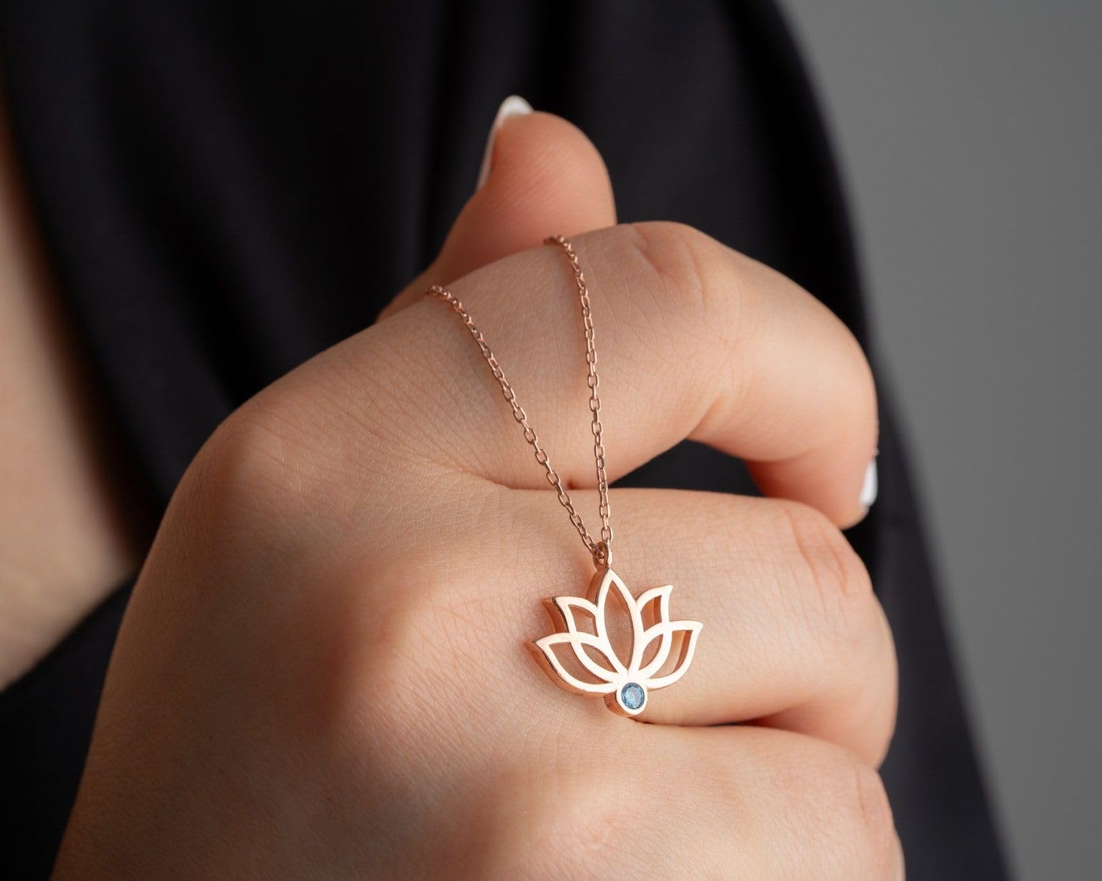 Delicato oro Lotus collana con pietra portafortuna, Lotus fiore ciondolo novembre citrino argento