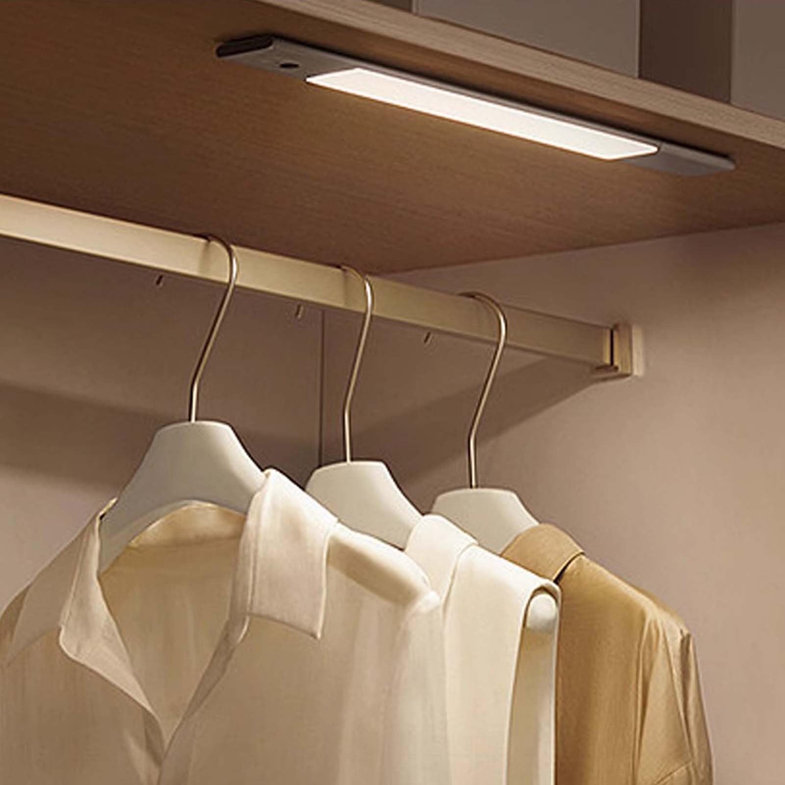 Tringle de placard robuste en métal brossé pour suspendre des vêtements et économiser de l'espace avec barre de rangement
