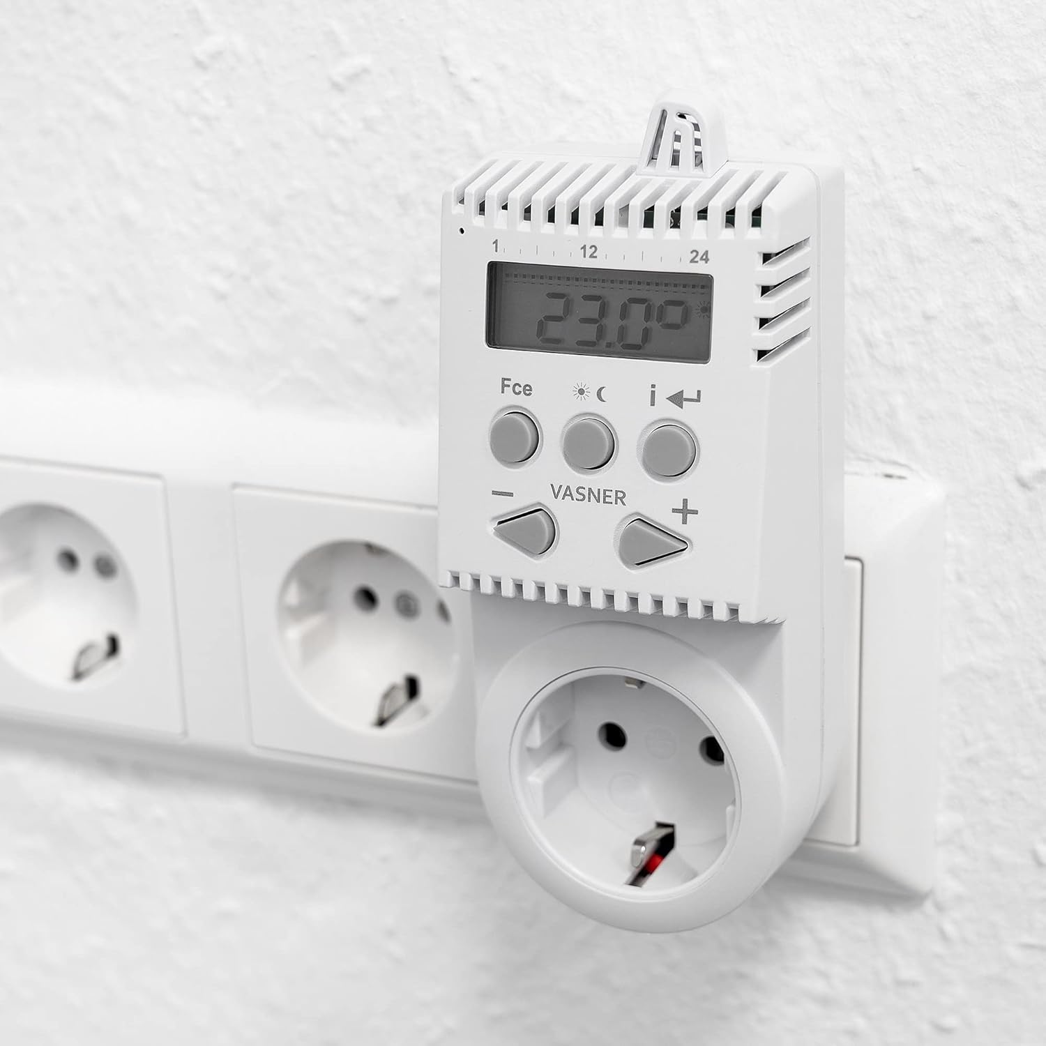 VASNER VUTS1 Thermostat plugged into a wall socket
