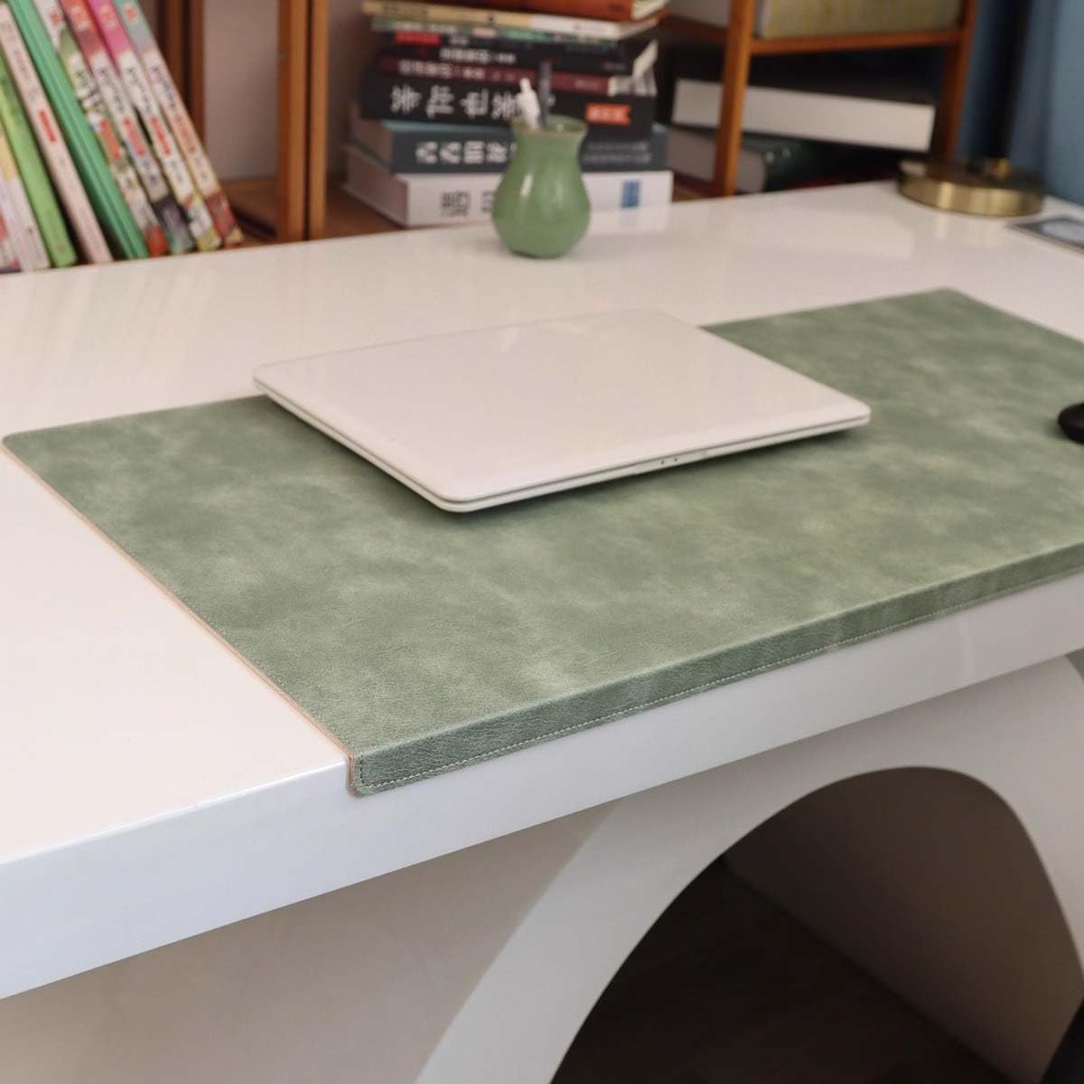 Tappetino da scrivania in pelle antiscivolo, con protezione dei bordi, impermeabile, per ufficio, laptop, computer, gaming, con superficie di scrittura liscia (60 x 110 cm, verde matcha)
