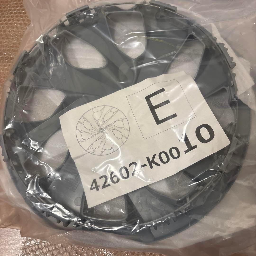 ヤリス ホイールキャップ4枚 新品未開封 ヤリス ホイールキャップ4枚