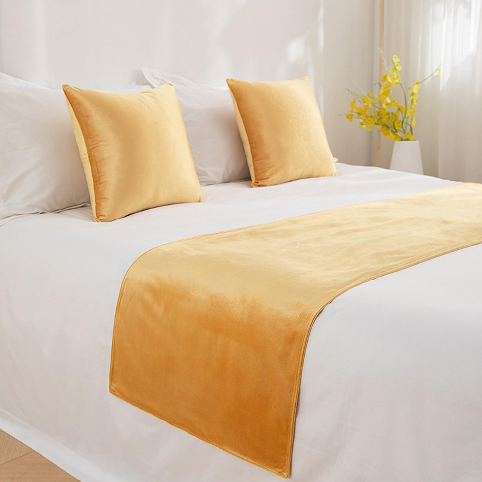 Écharpe de lit velours moderne jaune pour protéger et embellir les draps blancs