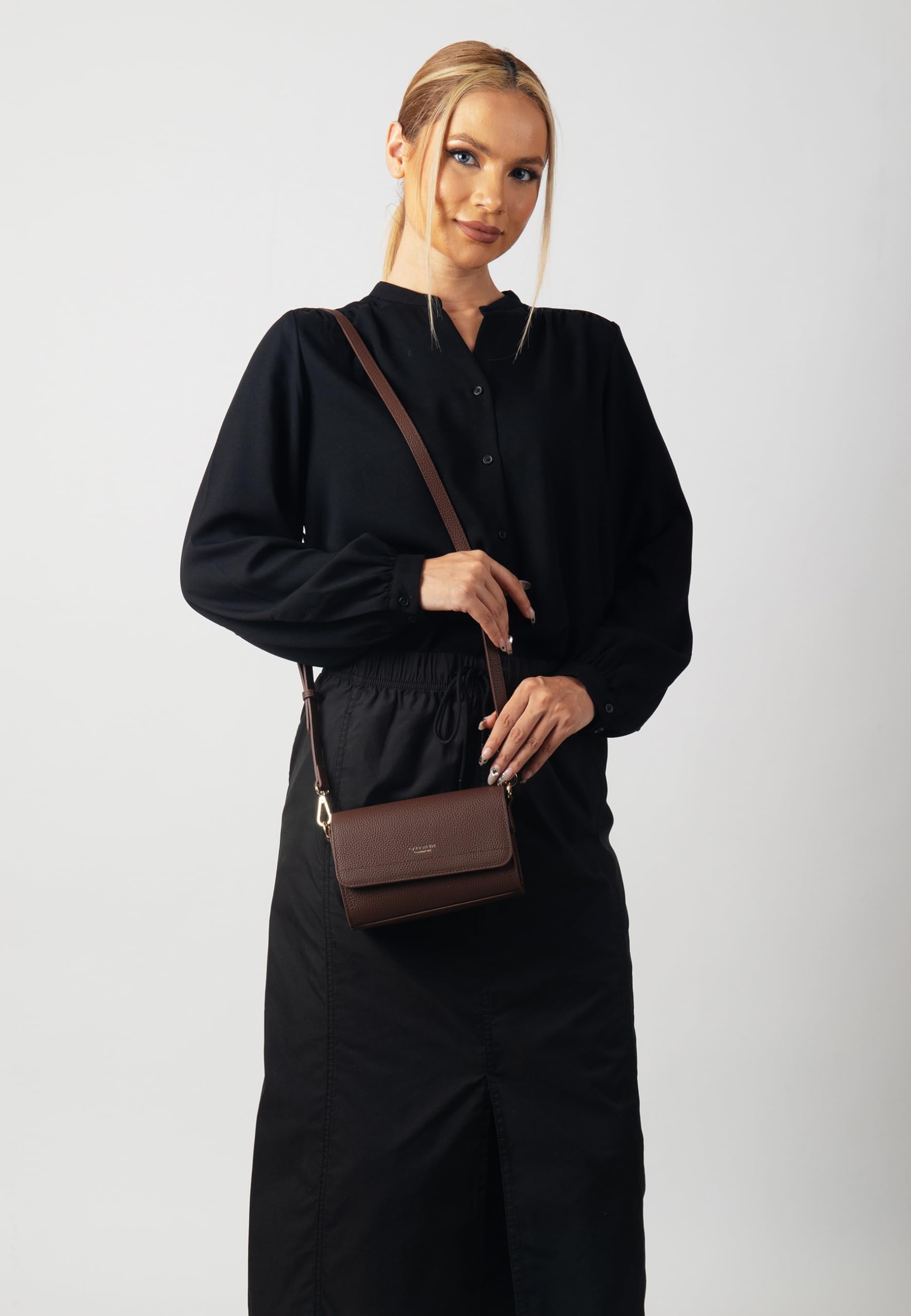Carlheim, Gotland Genuine Leather collection, Scarlett Genuine Leather Handbag (Brown)
