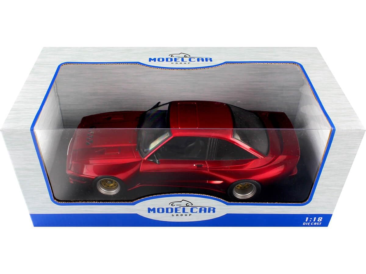 Het 1:18 Diecast model van de Opel Manta B Mattig van 1991 in Blue. De fabrikant van
