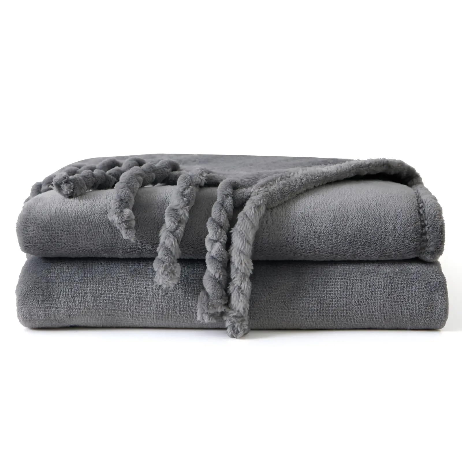 Couverture polaire en flanelle Good Nite grise avec franges douces de 127 x 152 cm