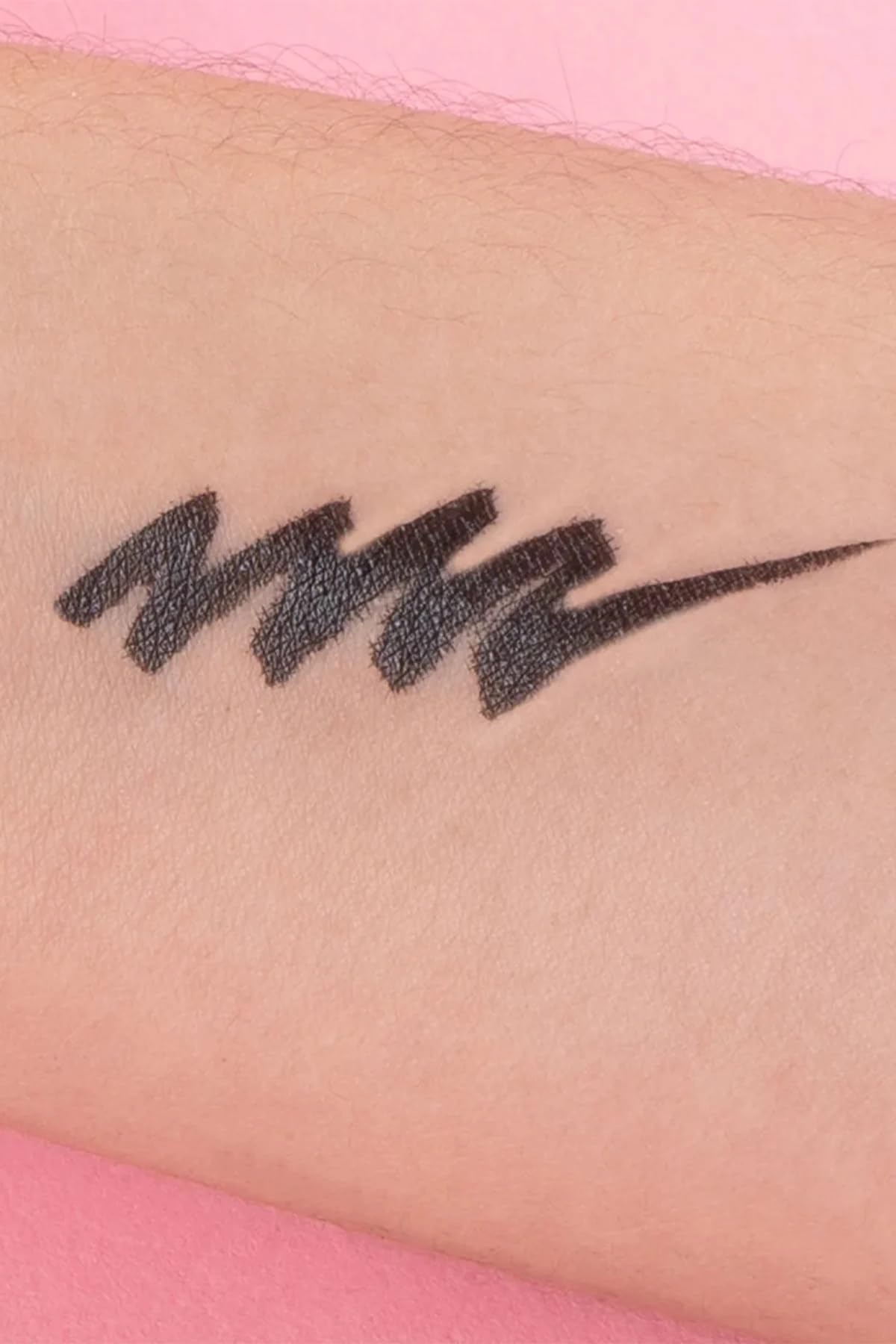 Miniso Lisanslı Minimalist Serisi Kesik Uçlu Eyeliner – İnce ve Kalın Çizgi Kontrolü Sağlayan Siyah Eyeliner (01 Siyah)