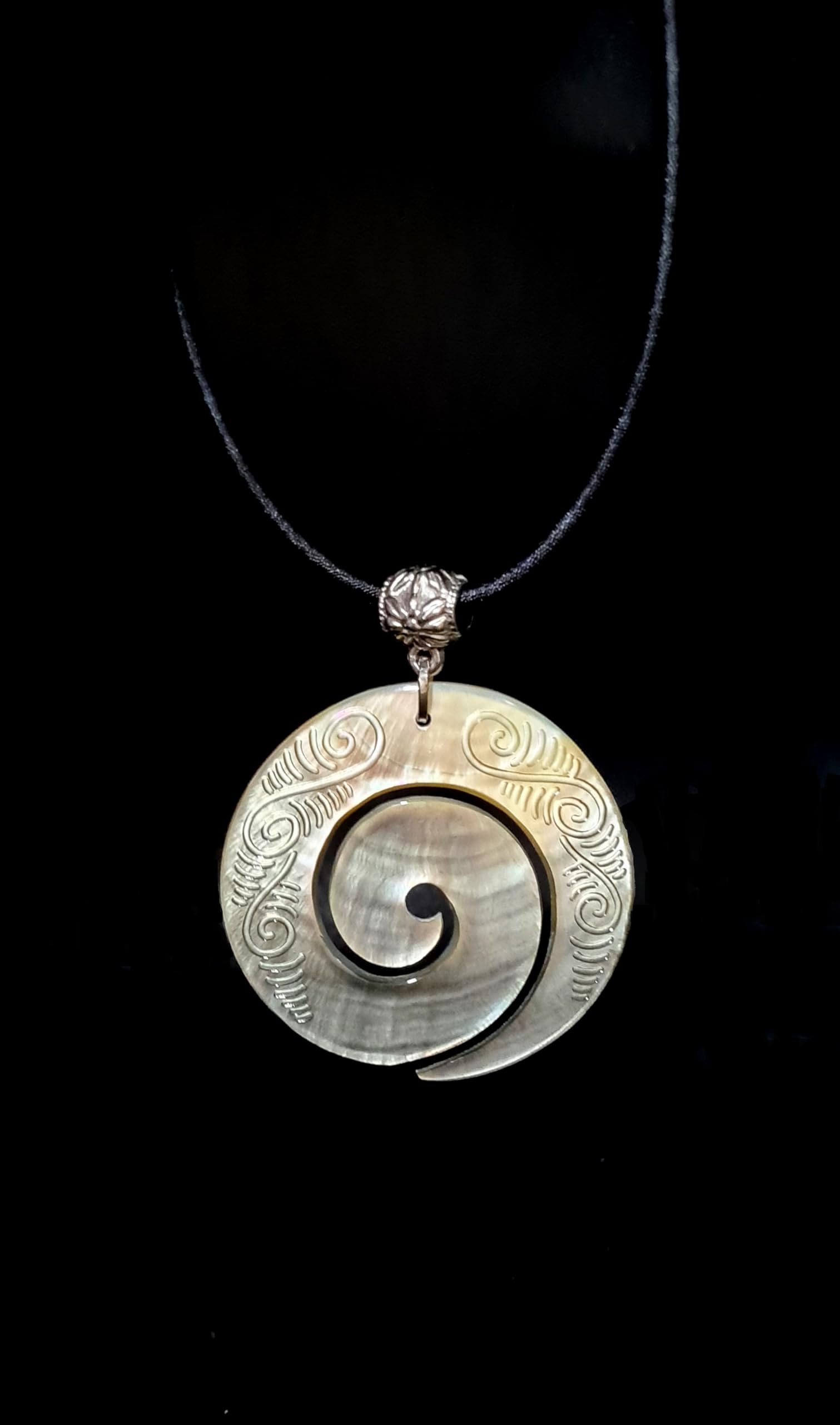 Hand Carved Ethnic Design Natural Mother of Pearl Necklace, Handcrafted Māori Koru Peace Pendant Mother of Pearl Necklaces for Women, Handmade Adjustable Cord Seashell Necklace Jewelry CA239-N