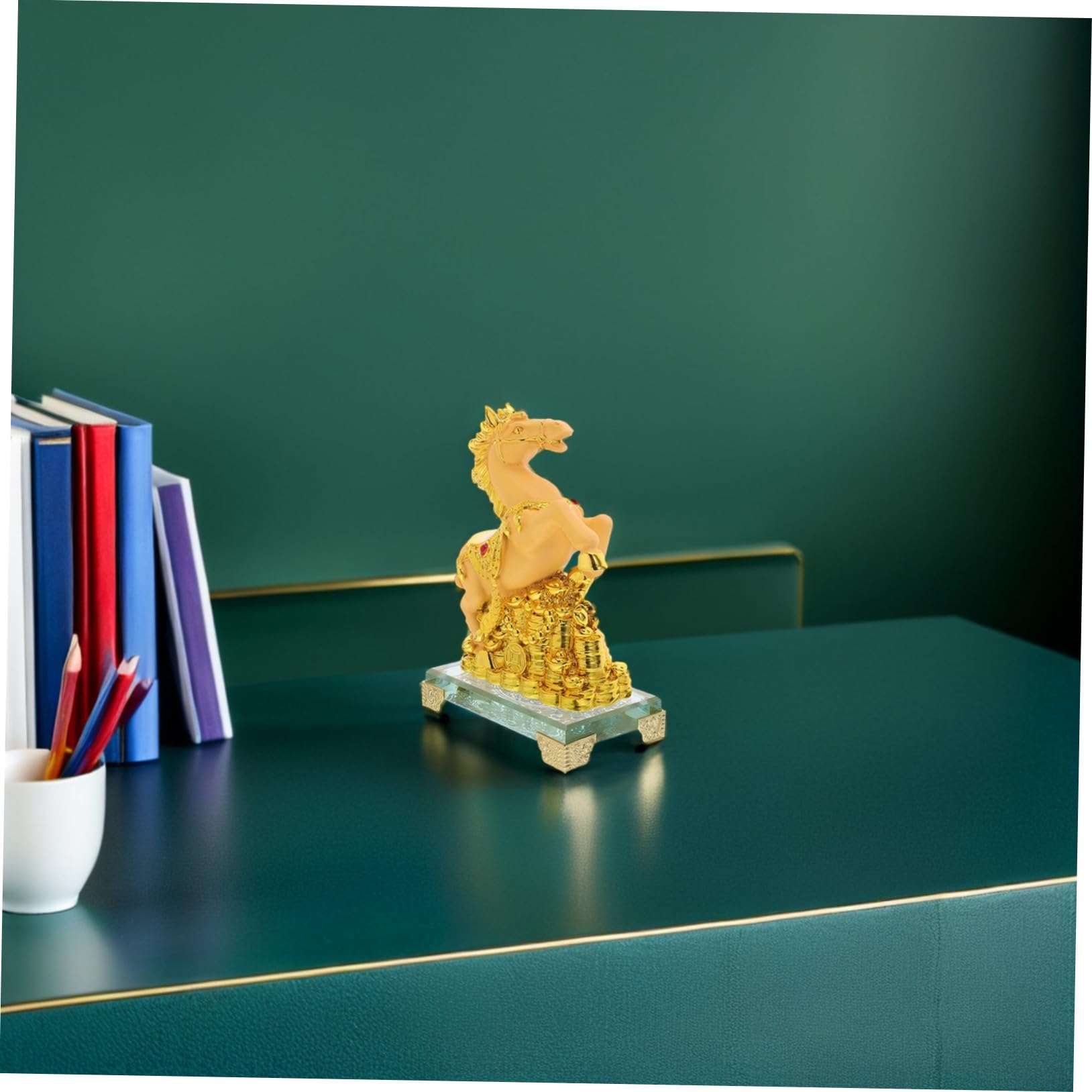 Złota Rzeźba Konia z Żywicy Stojąca Figurka Biurko i Półkę Dekoracja Do Salonu i Biura Kolekcjonerski Ornament Chińskiego Zodiaku