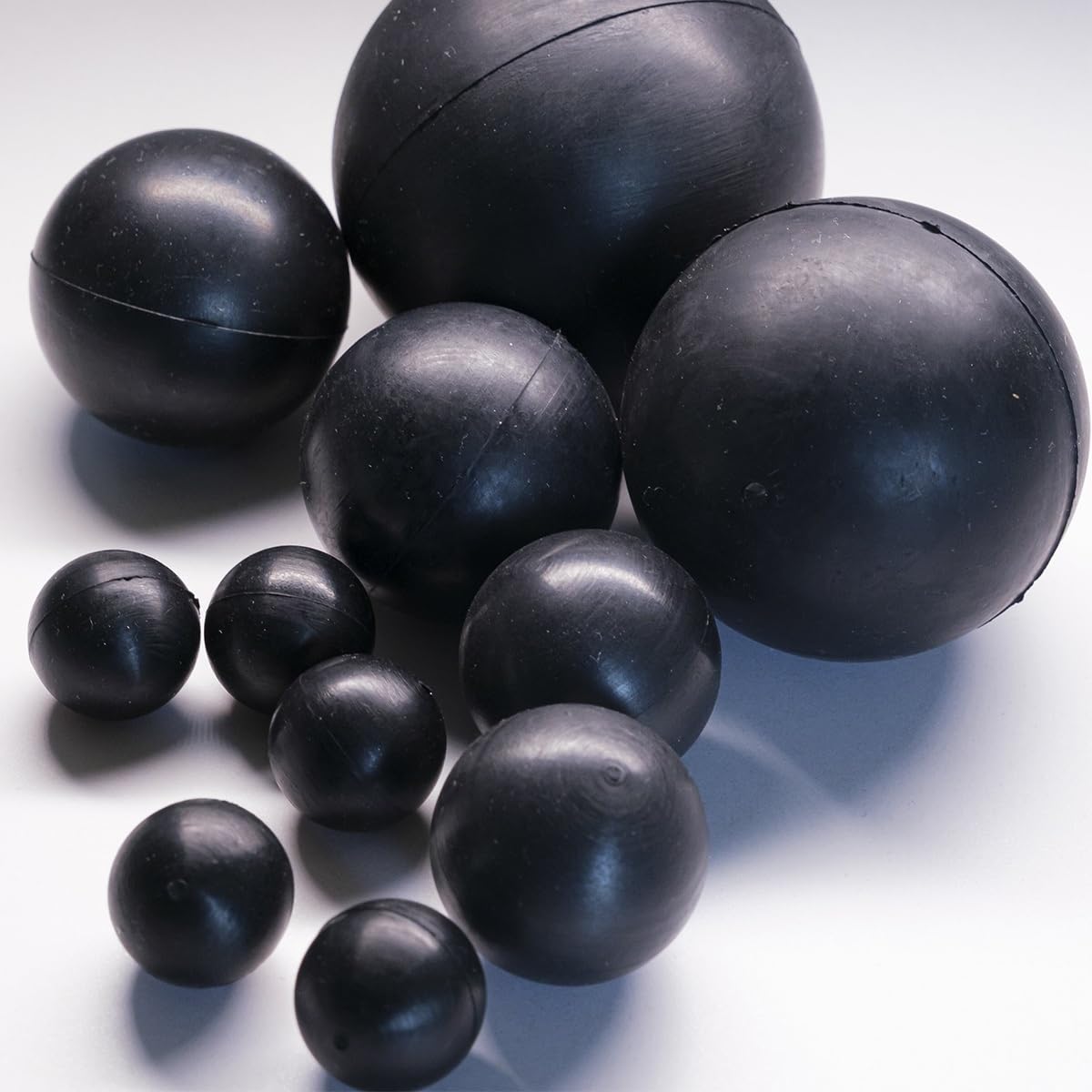 Schwarzer Vollgummiball, 20-75mm Durchmesser, langlebige runde Gummikugeln für Trainingsübungen, Bergbaumaschinen und Vibrationssiebanwendungen((10pcs)40mm)