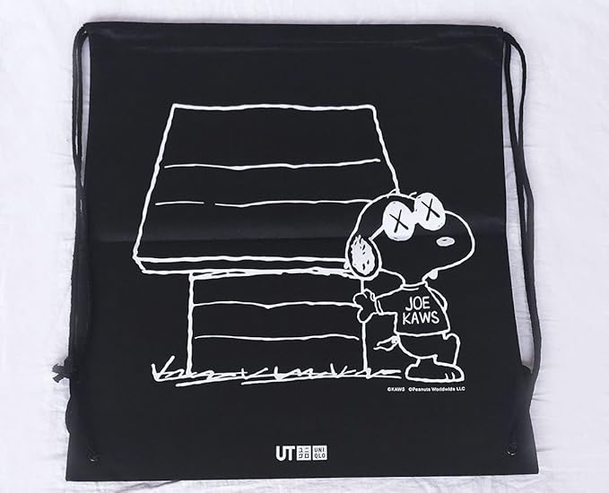 Amazon Co Jp コラボ ユニクロ スヌーピー Kaws 巾着袋 バッグ リュック ブラック 黒 Uniqlo K45 ファッション