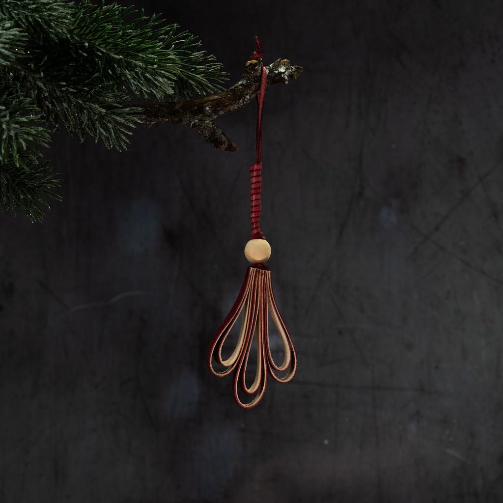 Arthur Cameron Red Lechlade Vintage Leather Christmas Decoration – Rustic Handmade Ornament For Christmas Tree Ornaments, Christmas Window Decorations, And Vintage Christmas Decorations (Red)