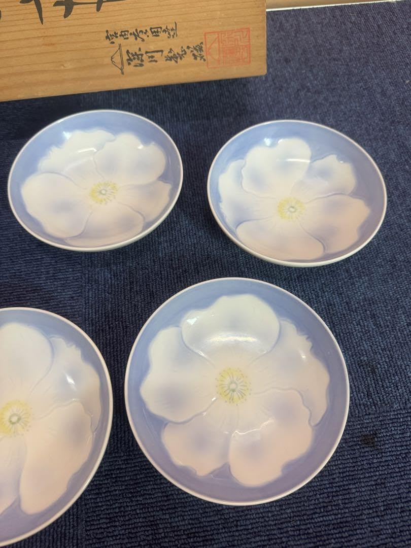 1713  宮内庁御用達　深川製磁　スノーローズ取り皿揃　5枚セット　未使用 Amazon.co.jp: 1713 宮内庁御用達 深川製磁 スノーローズ取り皿揃 5枚