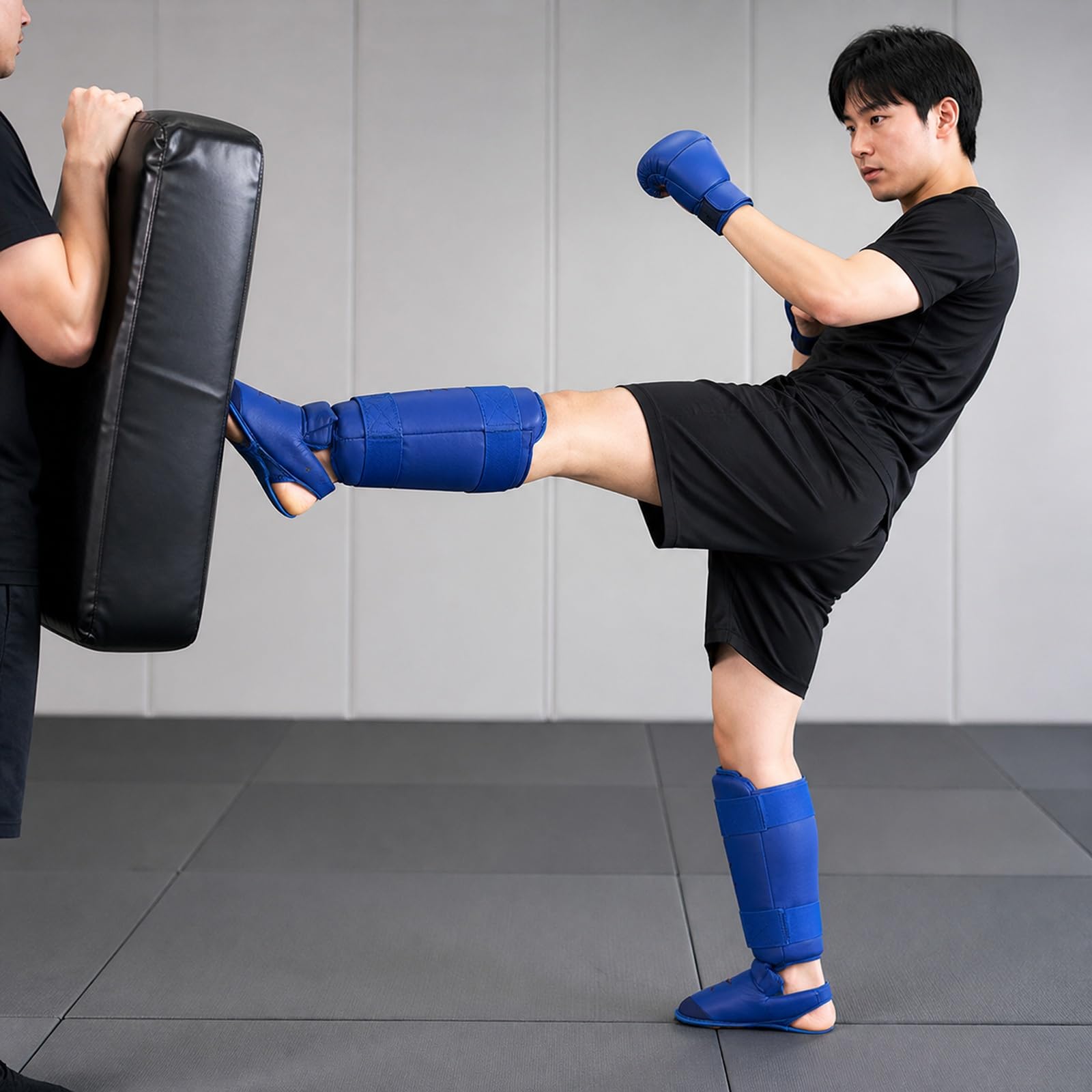 Piedi Protezione Shin Guard,Parastinchi Muay Thai,Paratibia Kick Boxing,Regolabili,Comodo,Traspirante,per Boxe,Taekwondo,Muay Thai,Sport da Combattimento e Allenamento Quotidiano
