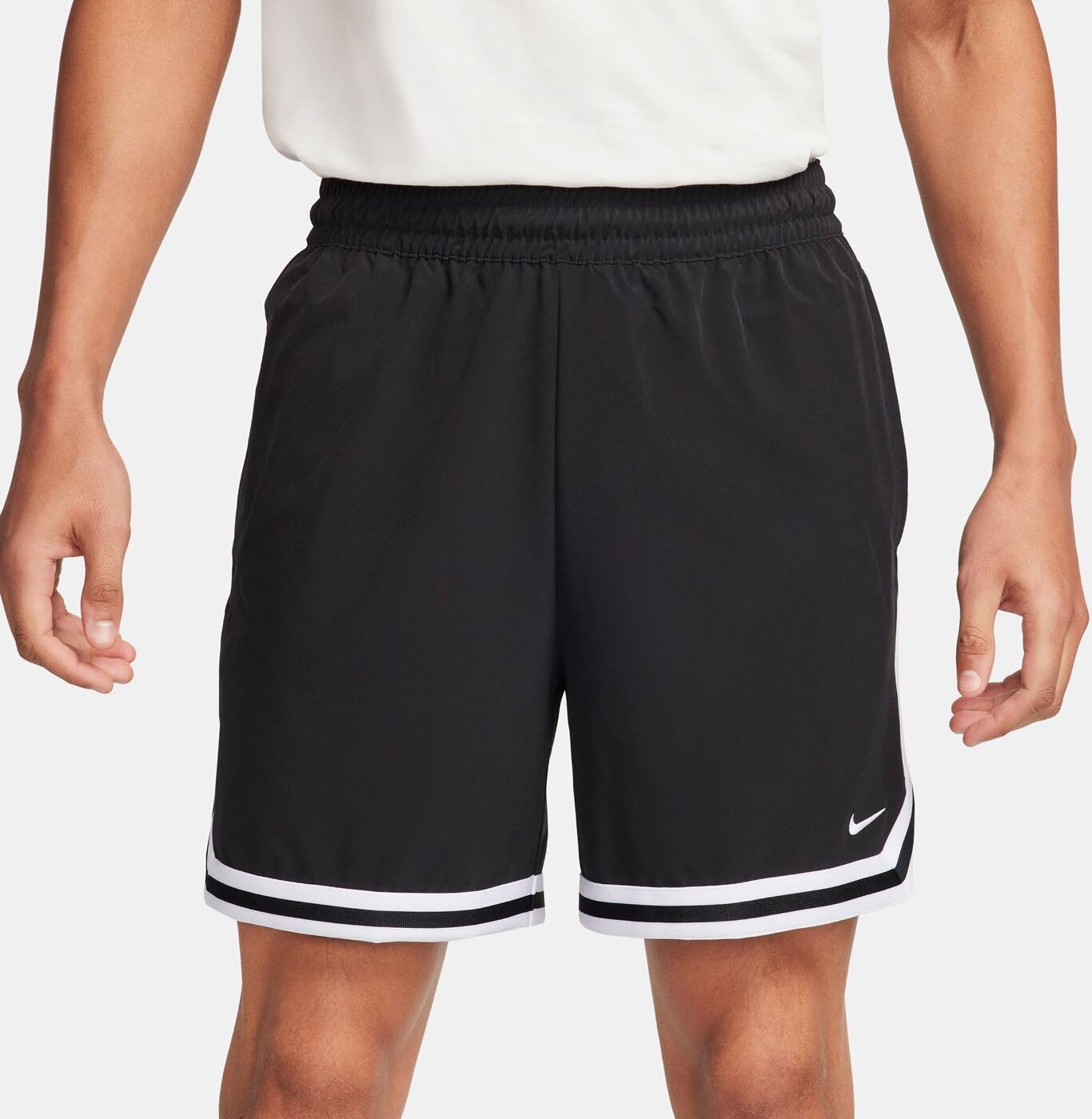 Nike Herren Shorts DNA 6in