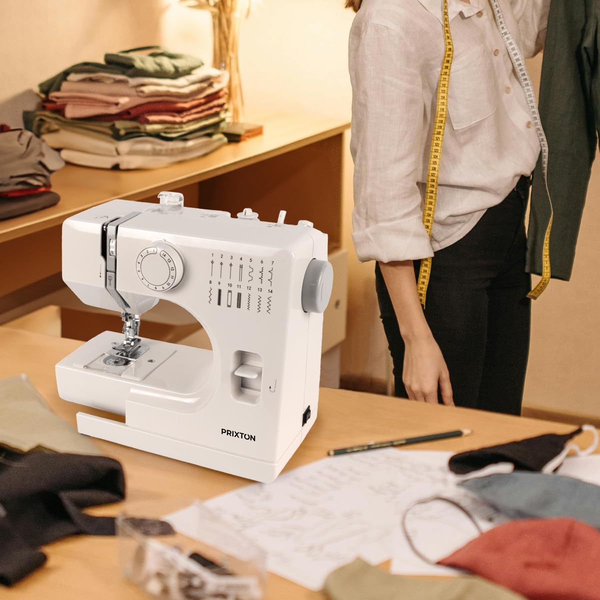 PRIXTON Machine à Coudre P115 avec 14 Points de Couture, 2 Vitesses, Tiroir à accessoires, Lampe et Pédale incluses
