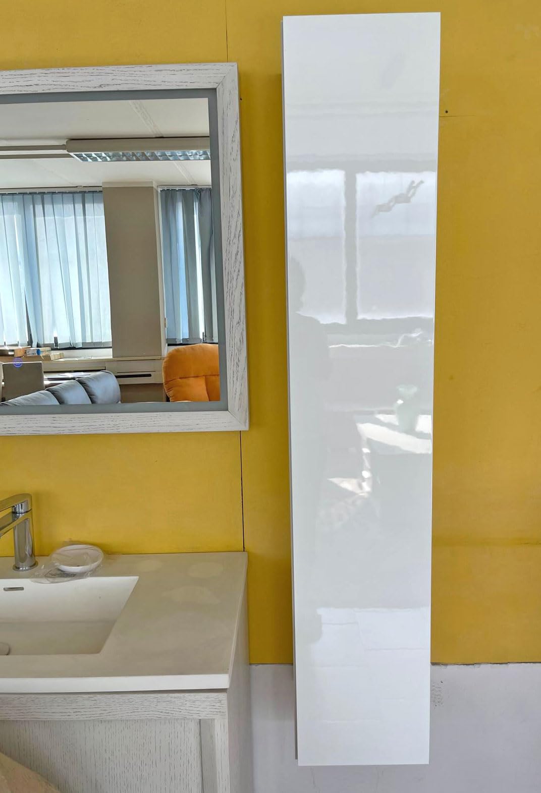 Colonna Bagno Sospesa 1 Anta Bianco Lucido – Modello Start, 26x138x26 cm, Mobile Salvaspazio con 3 Ripiani Interni, Made in Italy