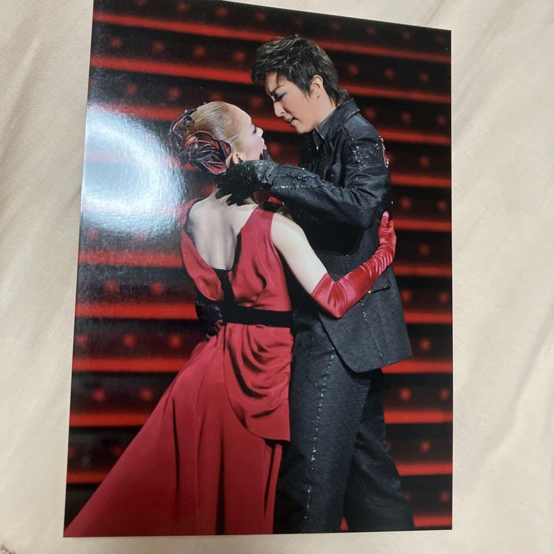 宝塚　舞台写真　珠城りょう　愛希れいか　14枚　コレクションカード 左から愛希れいか、珠城りょう。 - 宝塚月組「アーサー王伝説