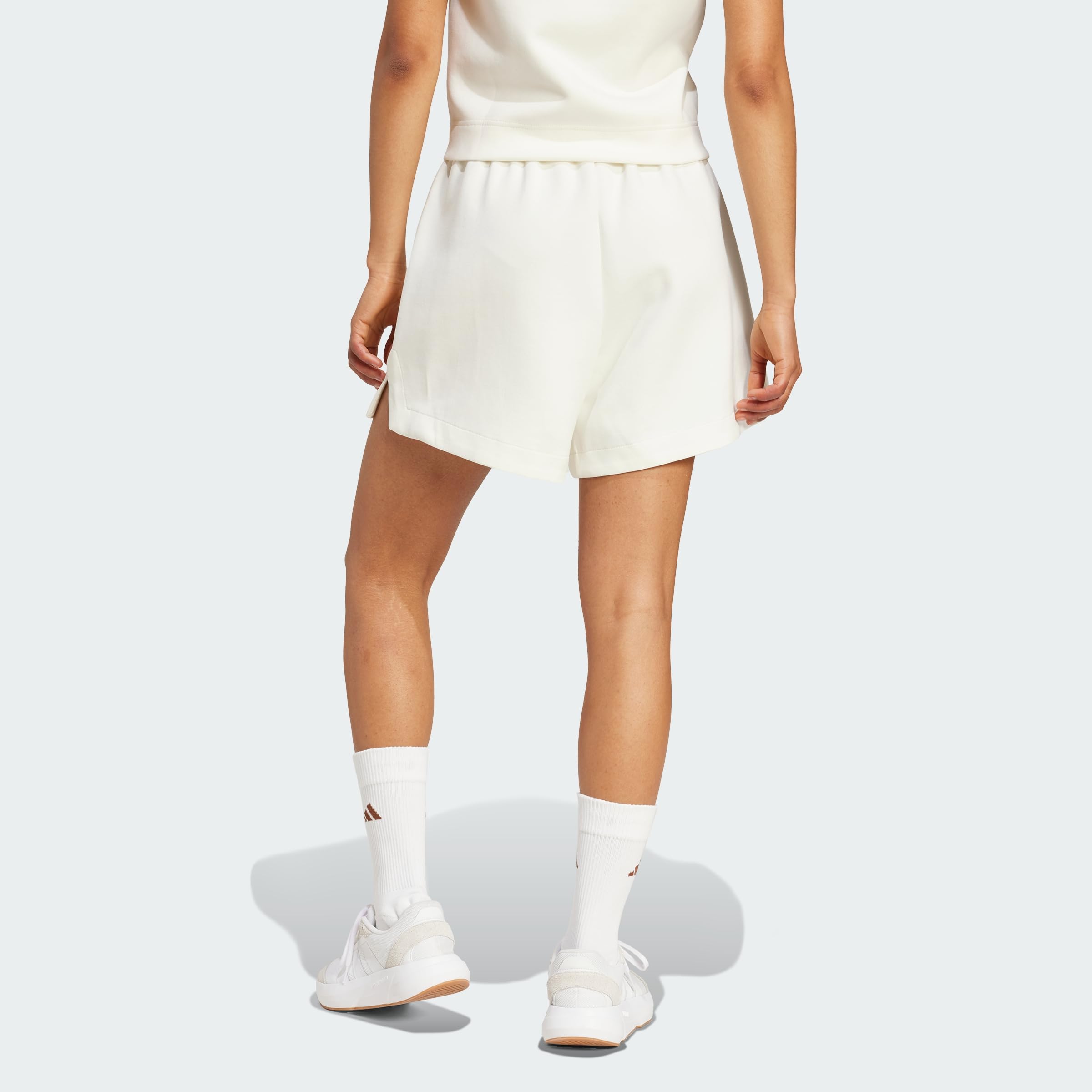 adidas Women's Soft Lux Shorts, locker geschnitten