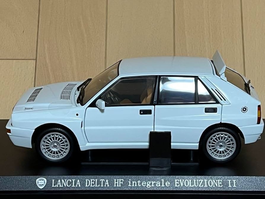 Amazon.co.jp: 京商 1/18 ランチア デルタ HF インテグラーレ