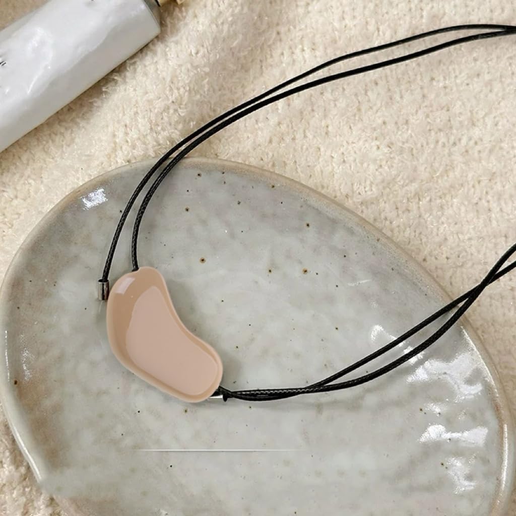 Elegant Love Heart Collar Necklace Sturdy Resin Fashion Jewelry Accessory Portable for Women Stylish Outfits Use