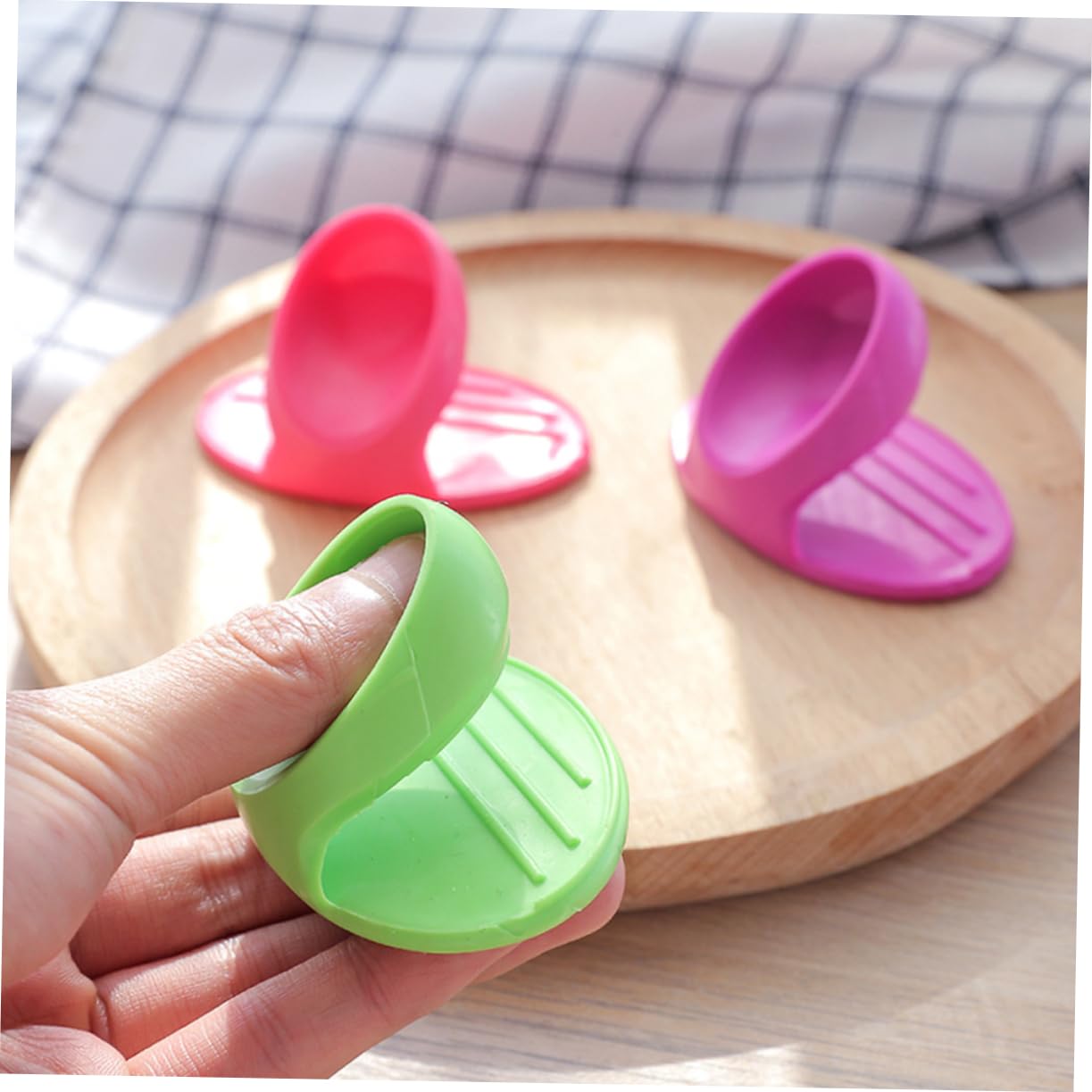 OKUMEYR Protective Hand Clips Set 3Pcs Heat Resistant Thermal Insulation Finger Grippers Oven Gloves Mini Anti-Scalding Kitchen Tools for Cooking Pots Pans - Image 2