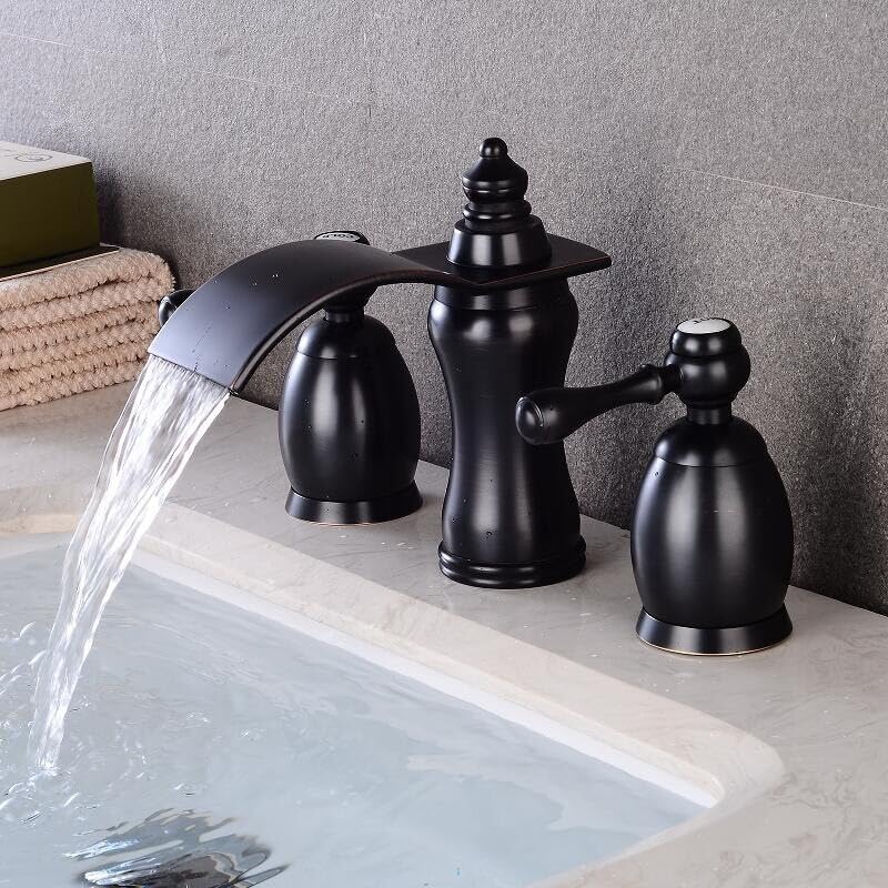Robinet de lavabo or rose et noir au design moderne et épuré pour vasque