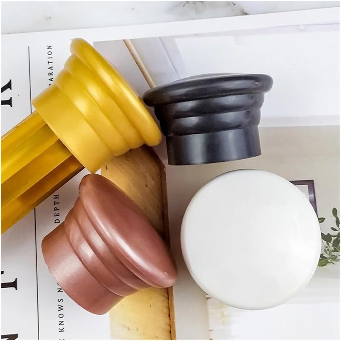 Curtain Pole Finials,4PCS 28mm Vintage Drapery Rail Ends Plastic Closure Plug Curtain Rod Plastic Cap Simple Finials Universal Accessories for Curtain Decoration(Black)(White)