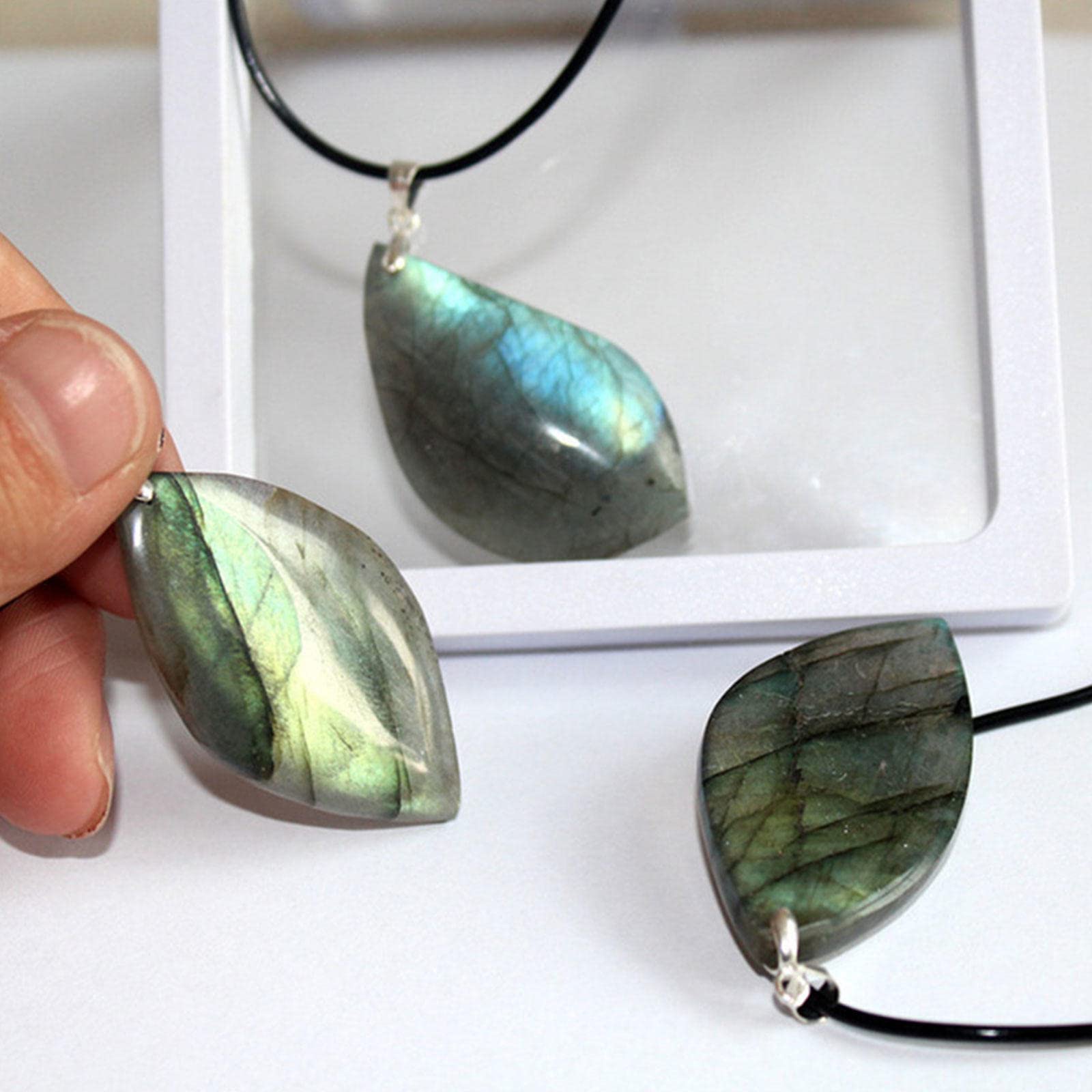 Collar de curación de Piedras, Collar de Cristal de curación de labradorita para Mujeres Hombres, Piedras Preciosas Naturales Colgante Regalo de Piedra de joyería de energía, En Forma de Hoja