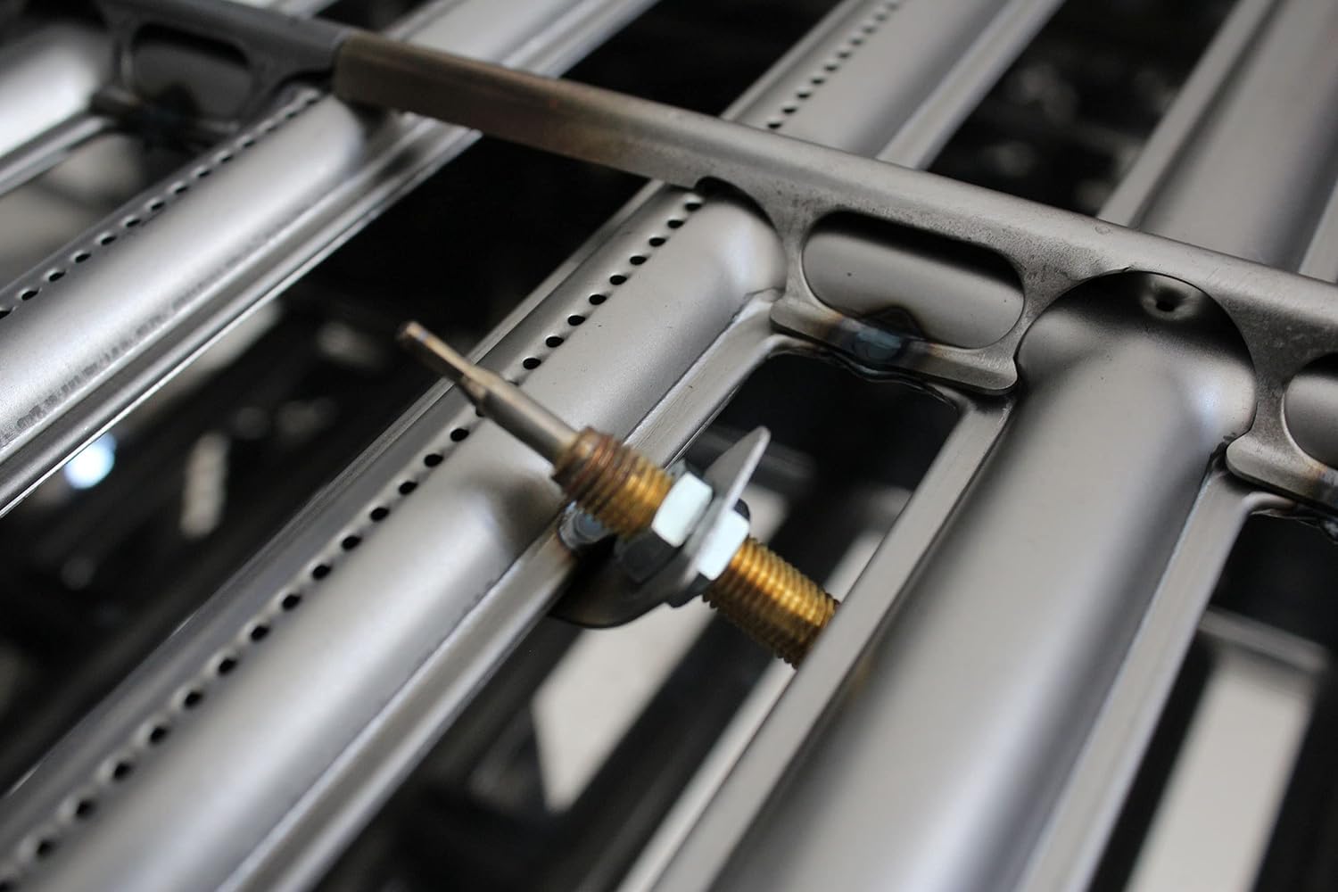 4-flammiger Profi Gasgrill aus Edelstahl, stufenlos regelbar, Gasbräter, Gastrogrill, Gastrobräter mit Gasschlauch und Druckminderer (18,0 kW | Edelstahl Grillrost)