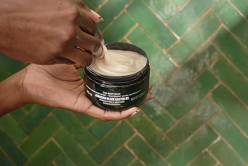 Miniatura 3 de The Body Shop Mascarilla para el cabello con aceite de ricino negro jamaicano, fortalece y restaura rizos y bobinas, vegano, 8 onzas