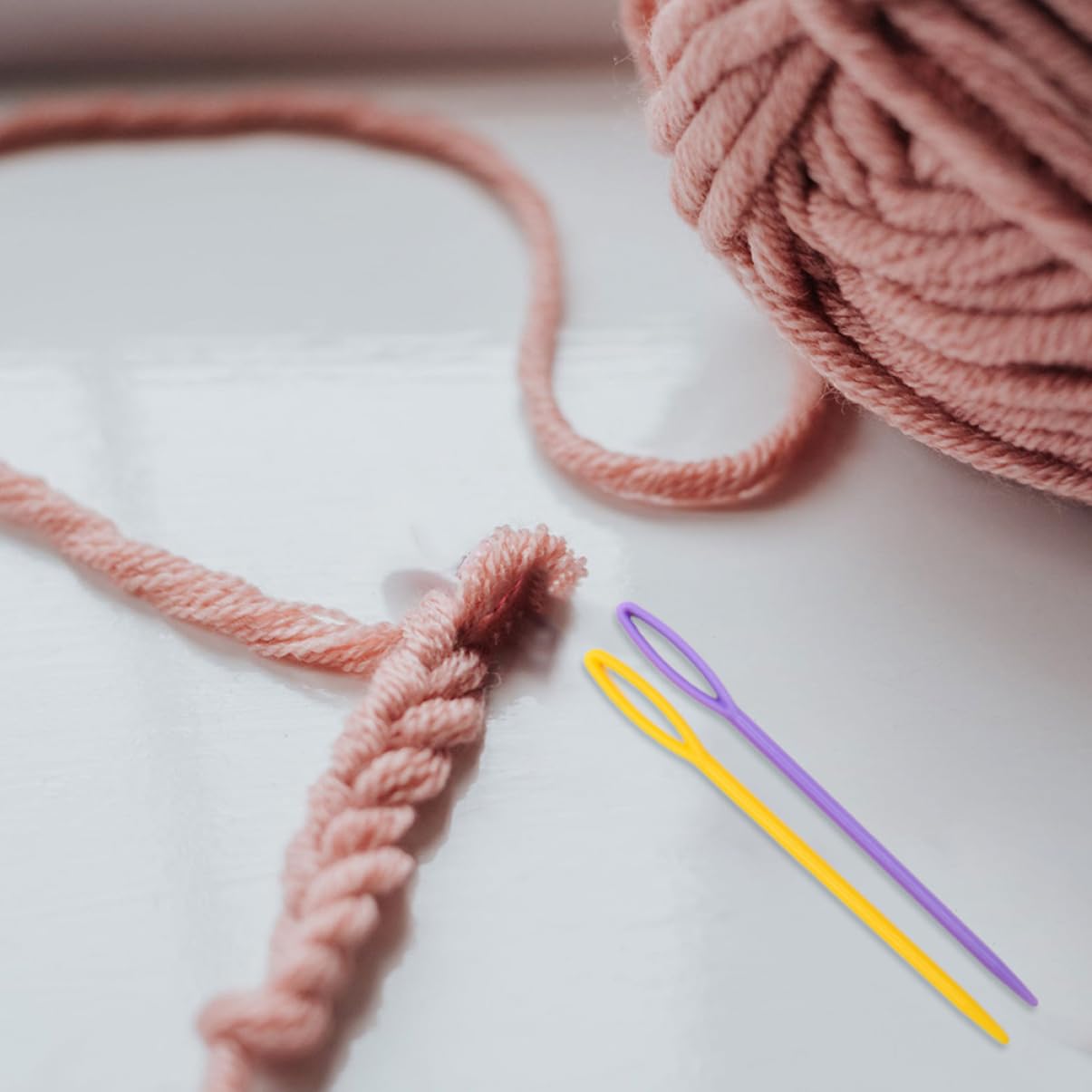 Gogogmee Knitting Needles for All Levels 1000pcs Plastic Yarn Needles Yarn Craft