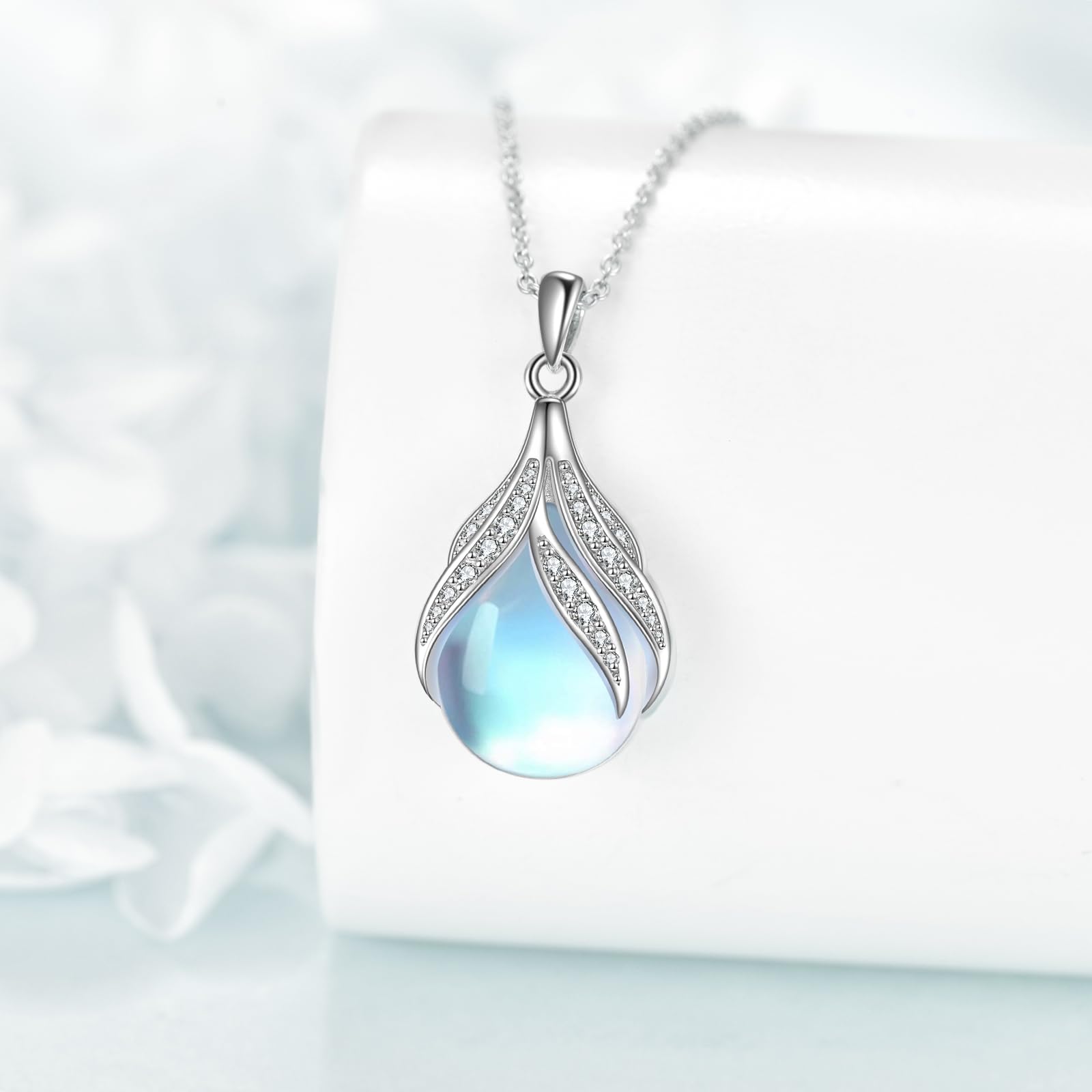 YAFEINI Tropfen/Herz Mondstein Kette für Damen Sterling Silber Filigrane Anhänger Halskette Blauer Edelstein Schmuck Geschenke für Mutter Ehefrau Tochter