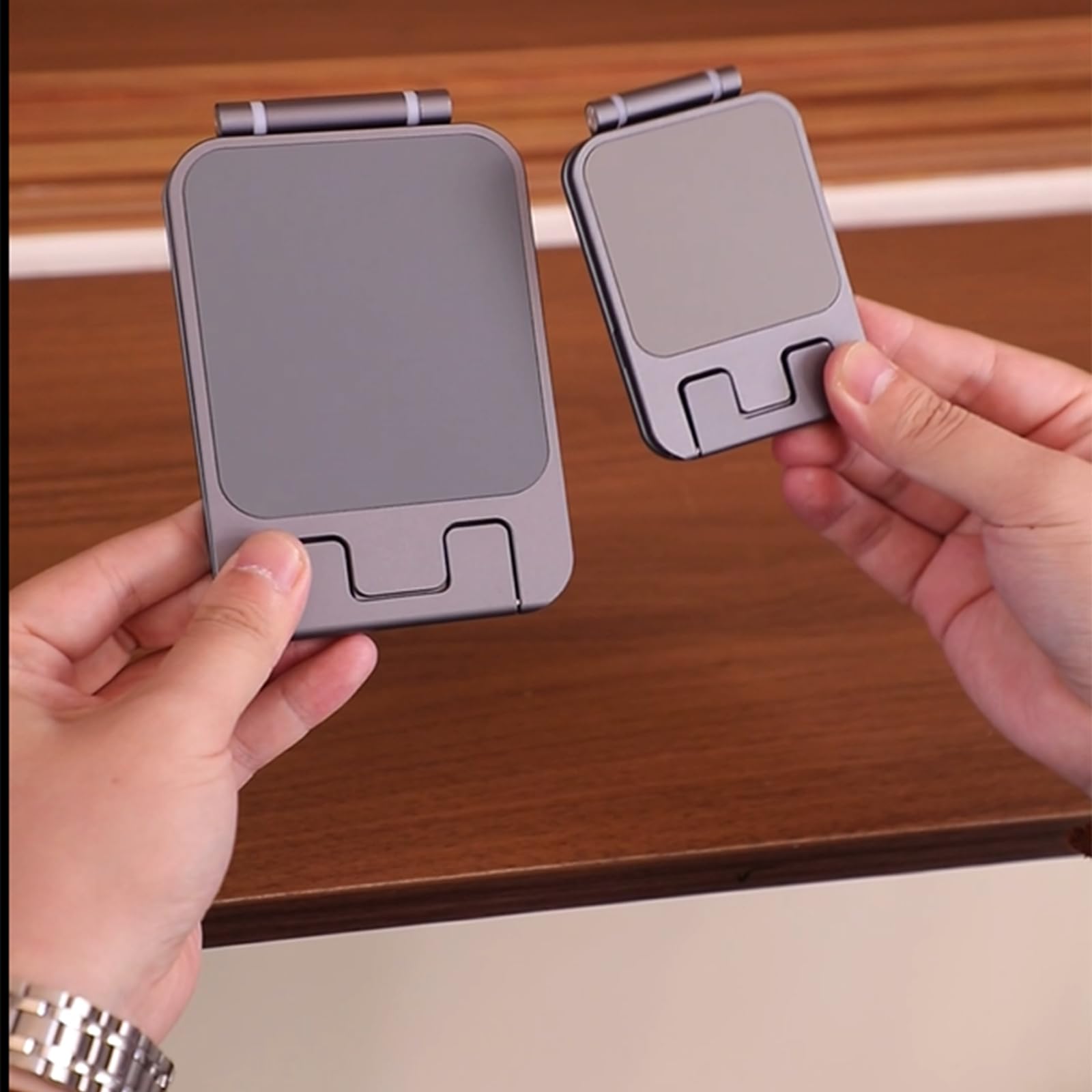 Soporte de teléfono celular de escritorio, soporte plegable de aleación de aluminio para escritorio, soporte portátil ajustable compatible con todos los teléfonos inteligentes y tabletas de 4