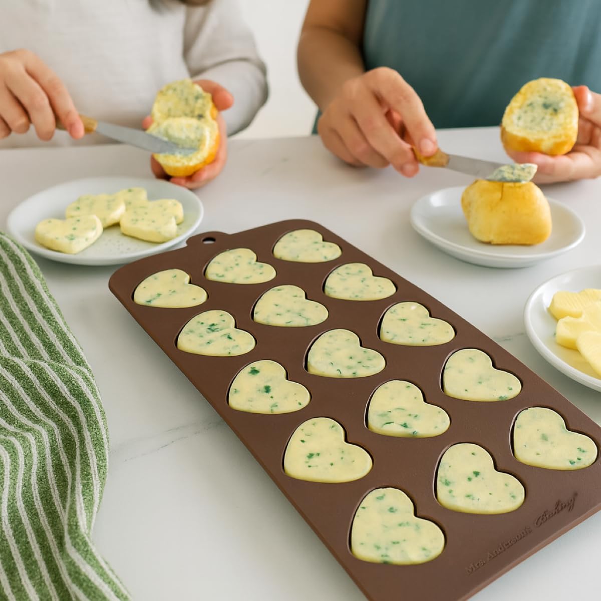 Mrs. Anderson's Baking Moldes de chocolate, silicona de grado europeo, corazones, juego de 2