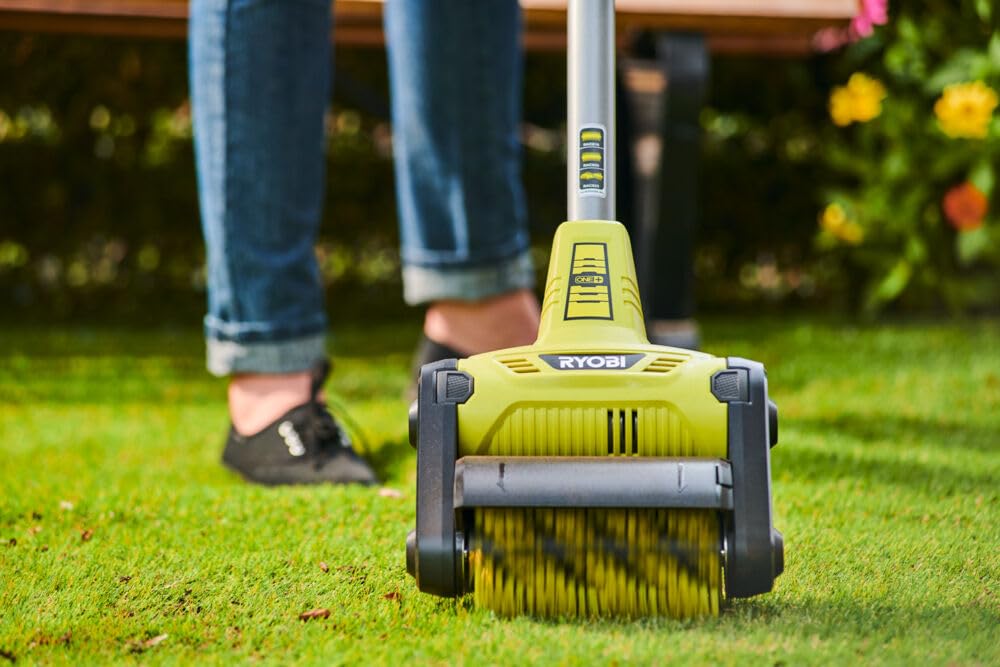 RYOBI - Limpiador de Suelos Inalámbrico 18V One+ - Uso en Superficies Duras de Jardín - Mango Ergonómico y Tubo Telescópico - Se Entrega con 1 Cepillo Universal - RY18PCB-0