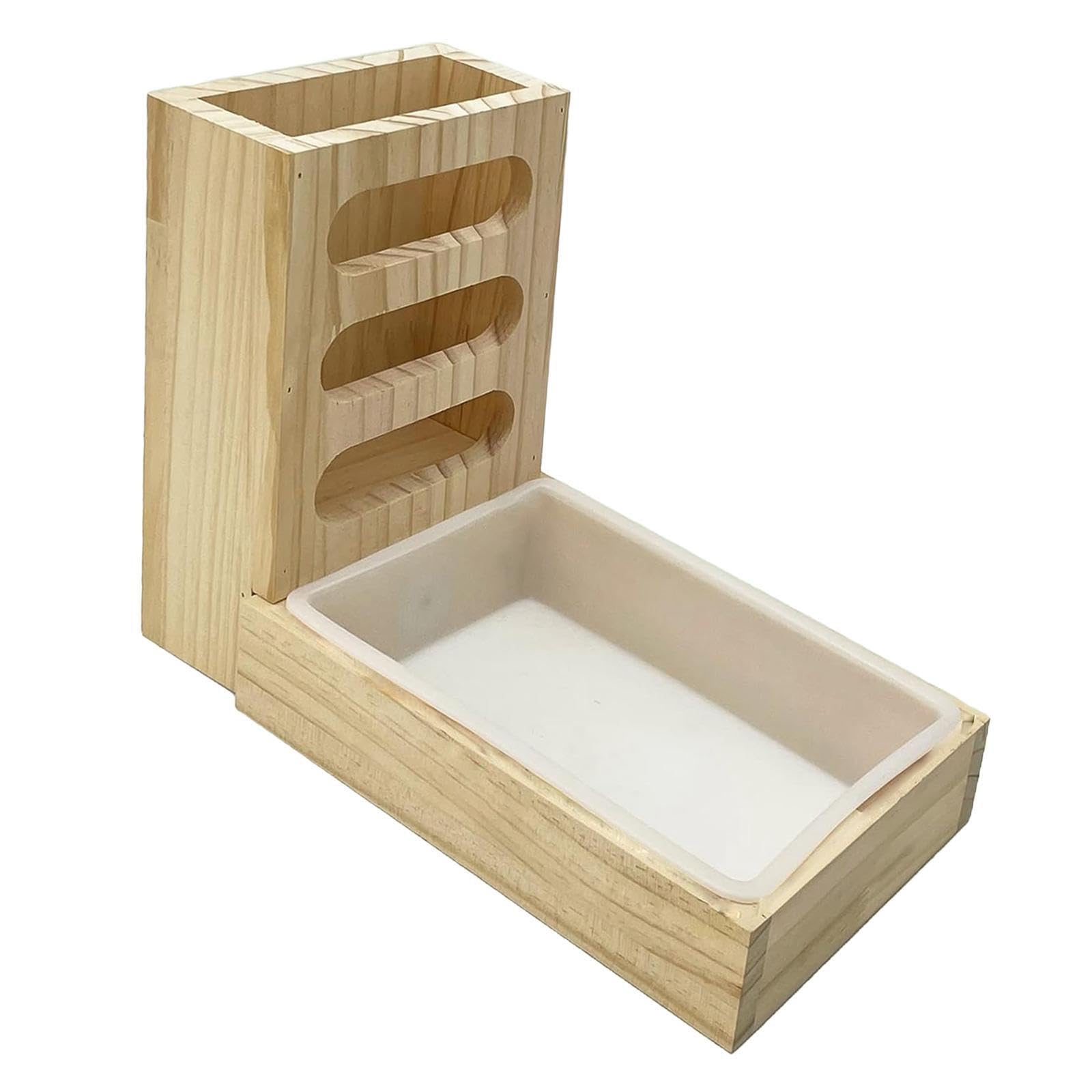 Mangiatoia per fieno in legno per conigli con lettiera. La costruzione di qualità mantiene l'habitat pulito in modo efficiente con la massima capacità di stoccaggio.