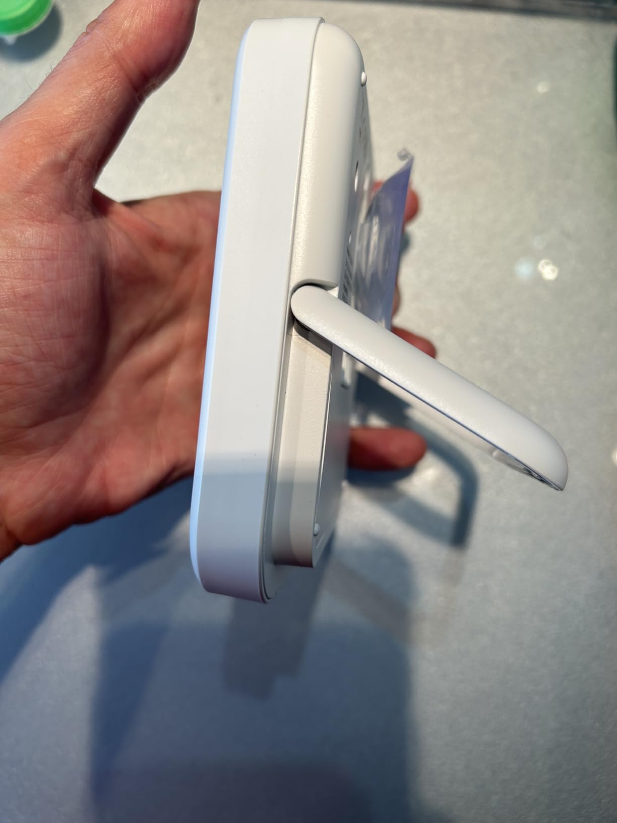 กลับ view of ADE CK2304 clock showing battery compartment and mounting options
