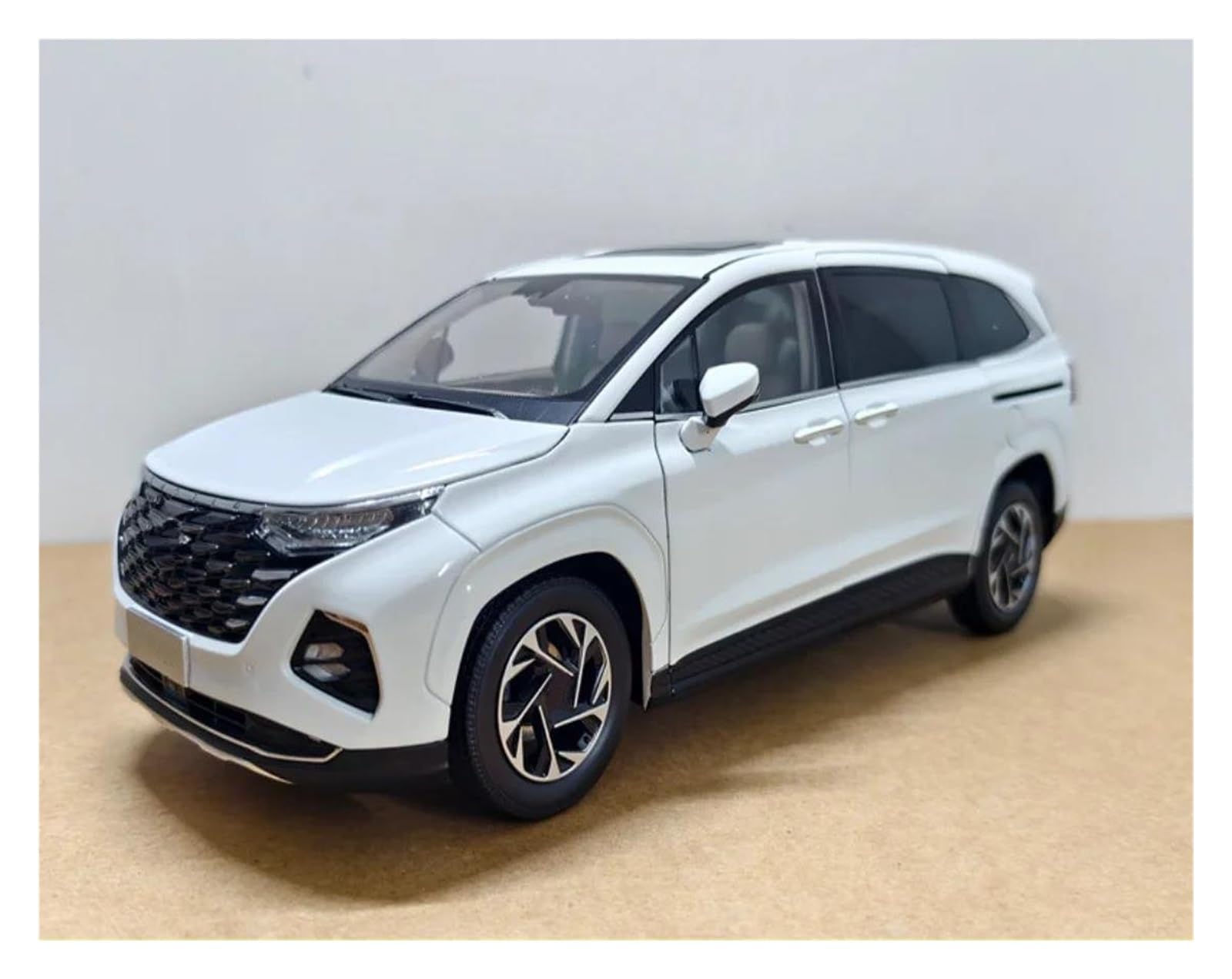 BANKOTO Diecast Car 1:18 For Hyundai For Custo Mpv Diecast Model Car Alloy Collectible Display Collectible