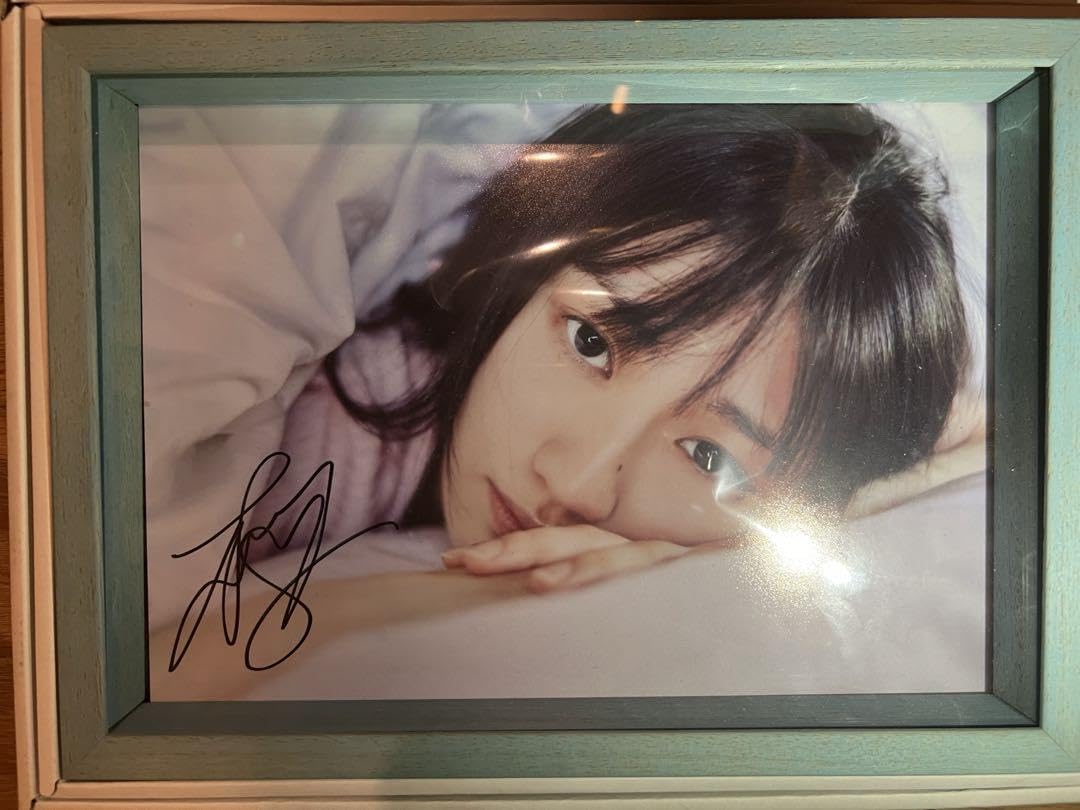 日向坂46写真集「日向撮 VOL.01」直筆サイン入りパネル 渡邉美穂