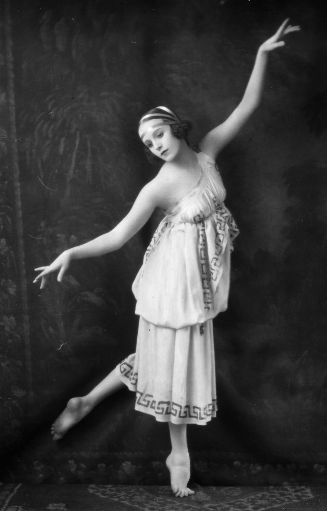Amazon.com: Ballerina 1910 Na Studio Photograph Of Greta Lundberg