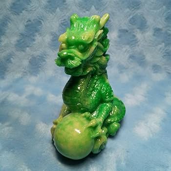 翡翠 彫刻 龍　オブジェ 約7cm 置物　深緑 翡翠 彫刻 龍 オブジェ 約7cm 置物 深緑 - メルカリ