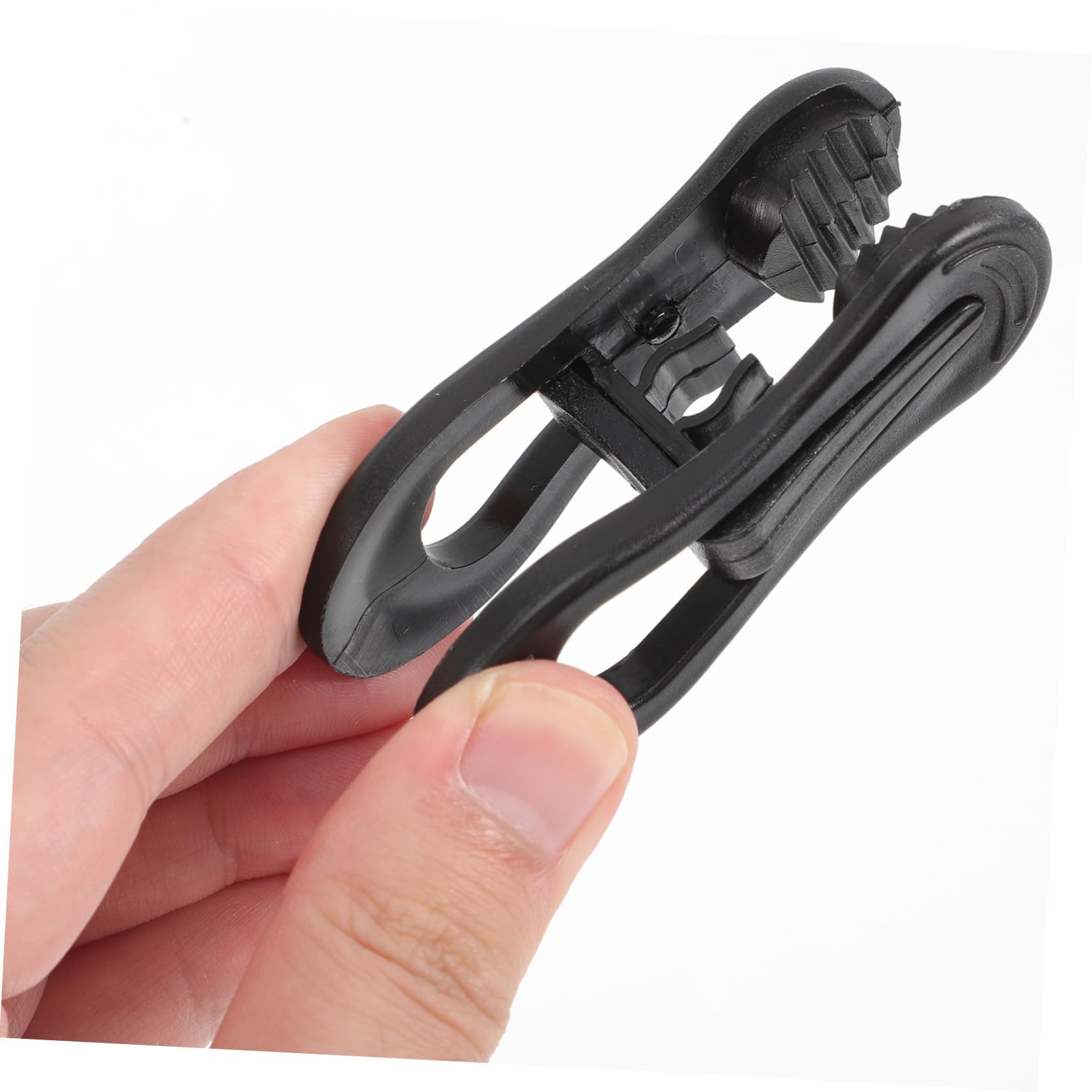 Schwarze Kleiderbügelclips aus Kunststoff für Schals