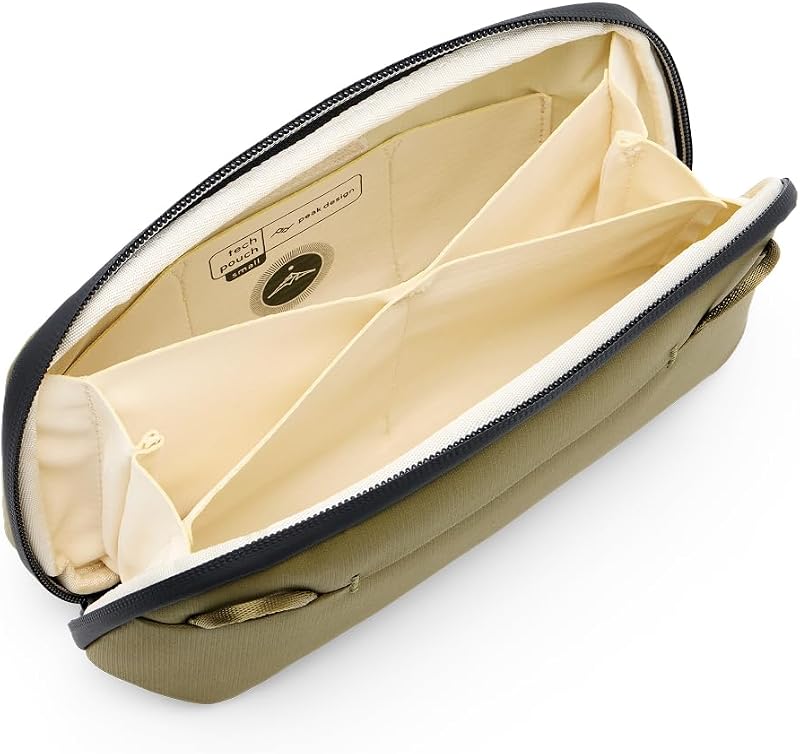 Peak Design Small Tech Bag, Kelp, organizador electrónico para viajes o transporte diario, almacenamiento estilo origami, paso de cables, nailon reciclado resistente a la intemperie, bolsa de transporte para hombres y mujeres