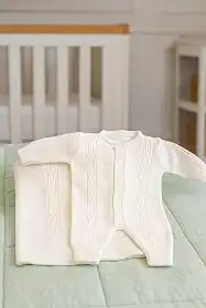 SAIDA MATERNIDADE 2 PÇS EM TRICOT MODELO ACONCHEGO (Branco, Com Botão)