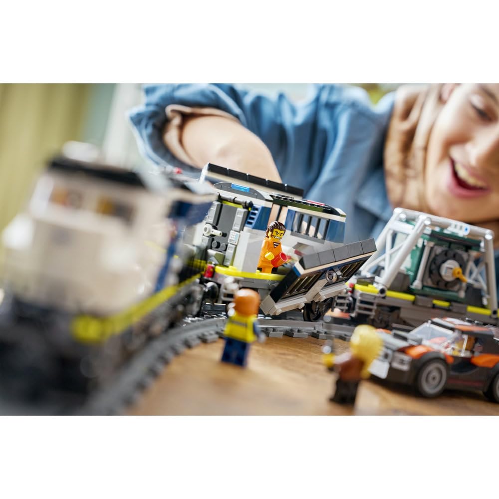 LEGO City Napad na policyjny pociąg 60508 | Pociąg dla dzieci, duży zestaw klocków konstrukcyjnych, prezent dla chłopca i dziewczynki 7+, Powered Up, 1313 elementów